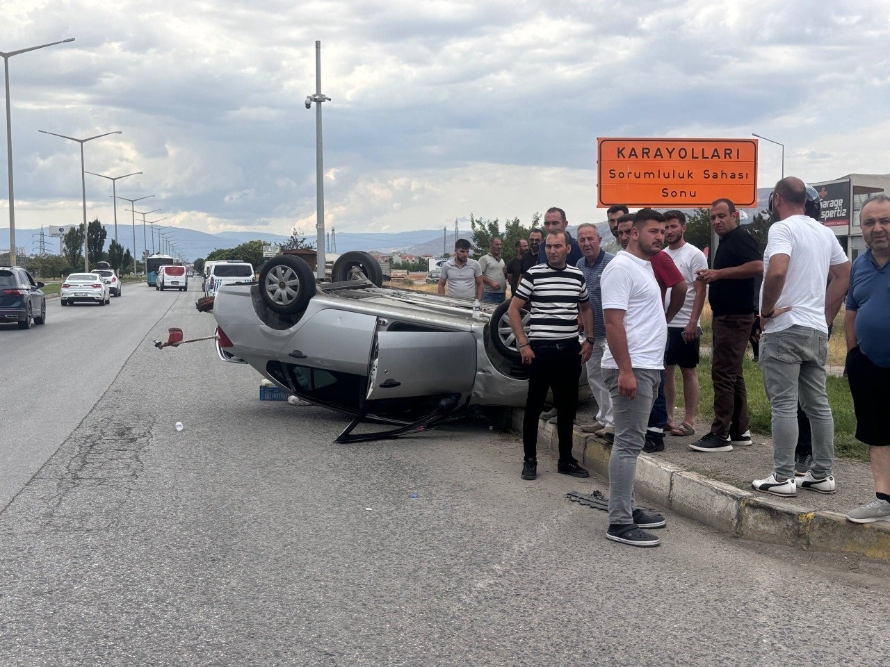 Erzincan’da otomobil takla attı: 2 yaralı