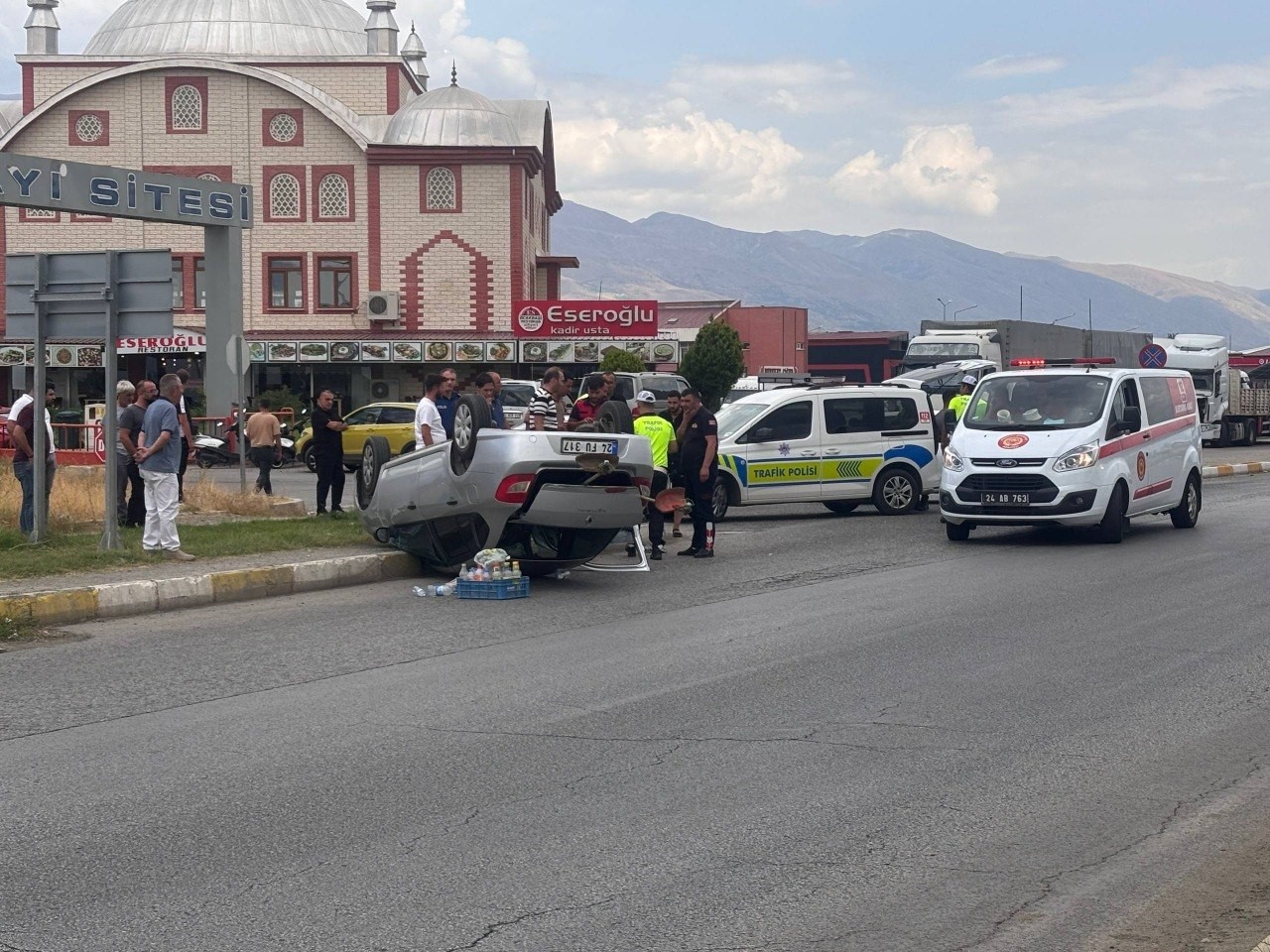 Erzincan’da otomobil takla attı: 2 yaralı