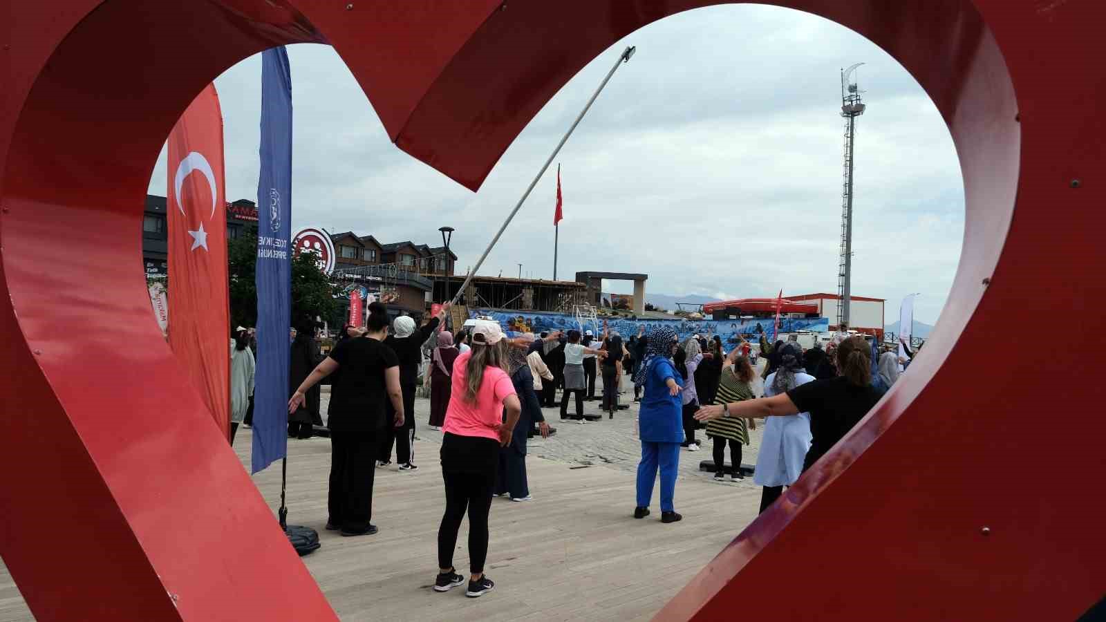 Erzincanlı kadınlar Ergan Dağı’nda step aerobikle buluştu