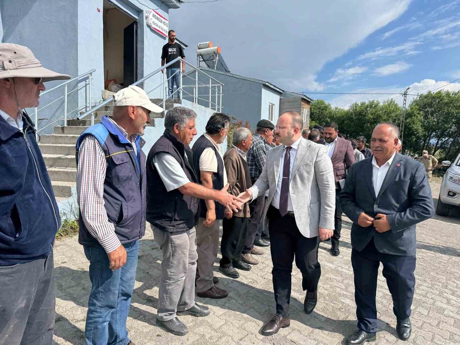 Arpaçay Kaymakamı Güvenç, köy ziyaretlerinde vatandaşların taleplerini dinledi