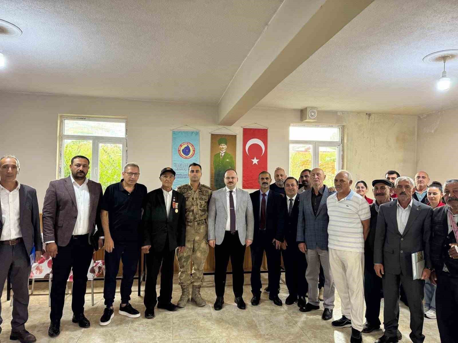 Arpaçay Kaymakamı Güvenç, köy ziyaretlerinde vatandaşların taleplerini dinledi