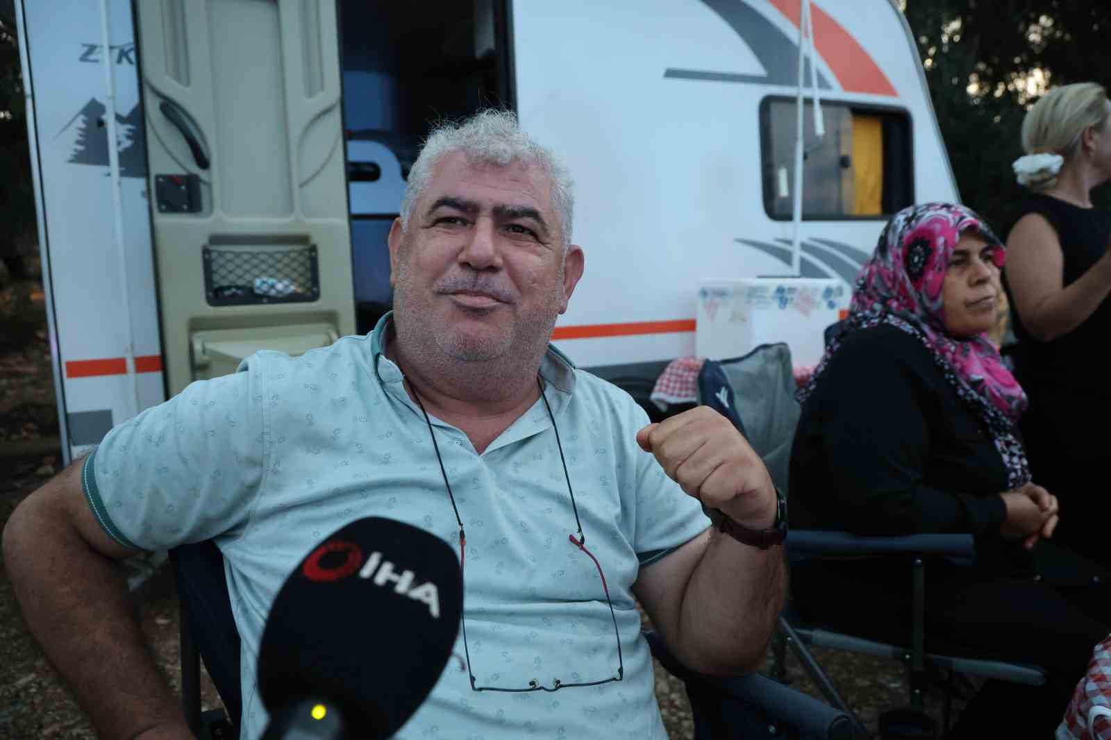 Londra’dan Kozan’a uzanan fikir, yüzlerce kişiyi açık hava sinemasında buluşturdu