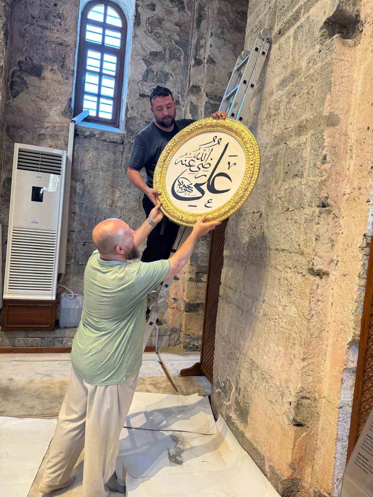 Trabzon Ayasofya hat yazıları ile bezendi