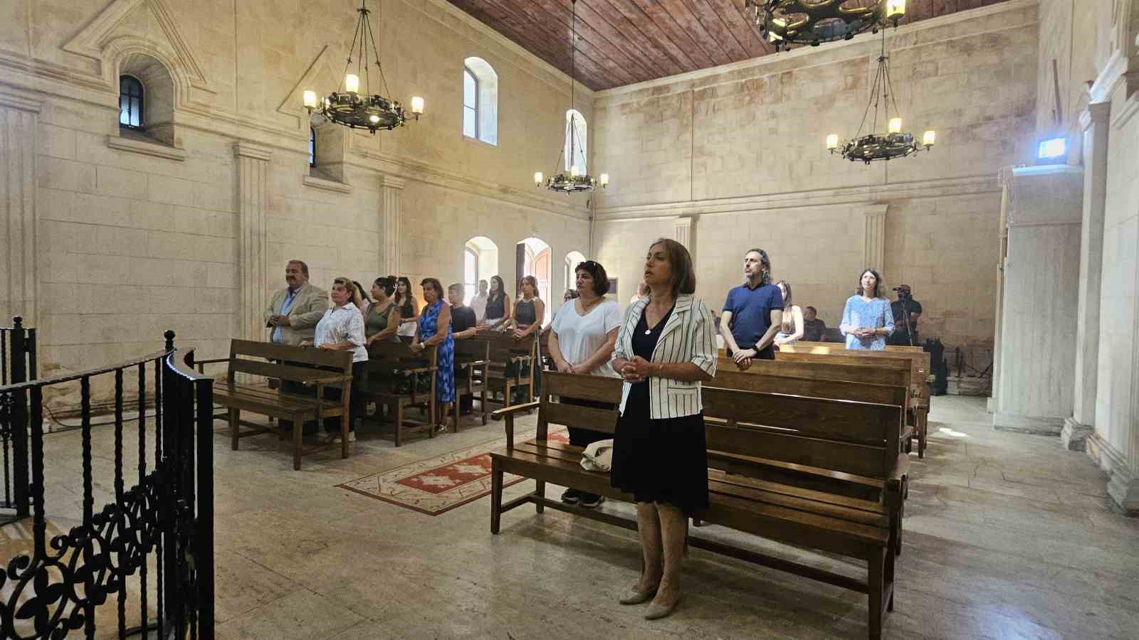 Depremde hasar gören 154 yıllık tarihi kilisede restorasyon çalışmalarına başlandı
