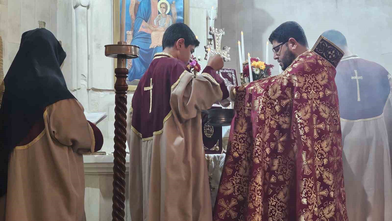 Depremde hasar gören 154 yıllık tarihi kilisede restorasyon çalışmalarına başlandı