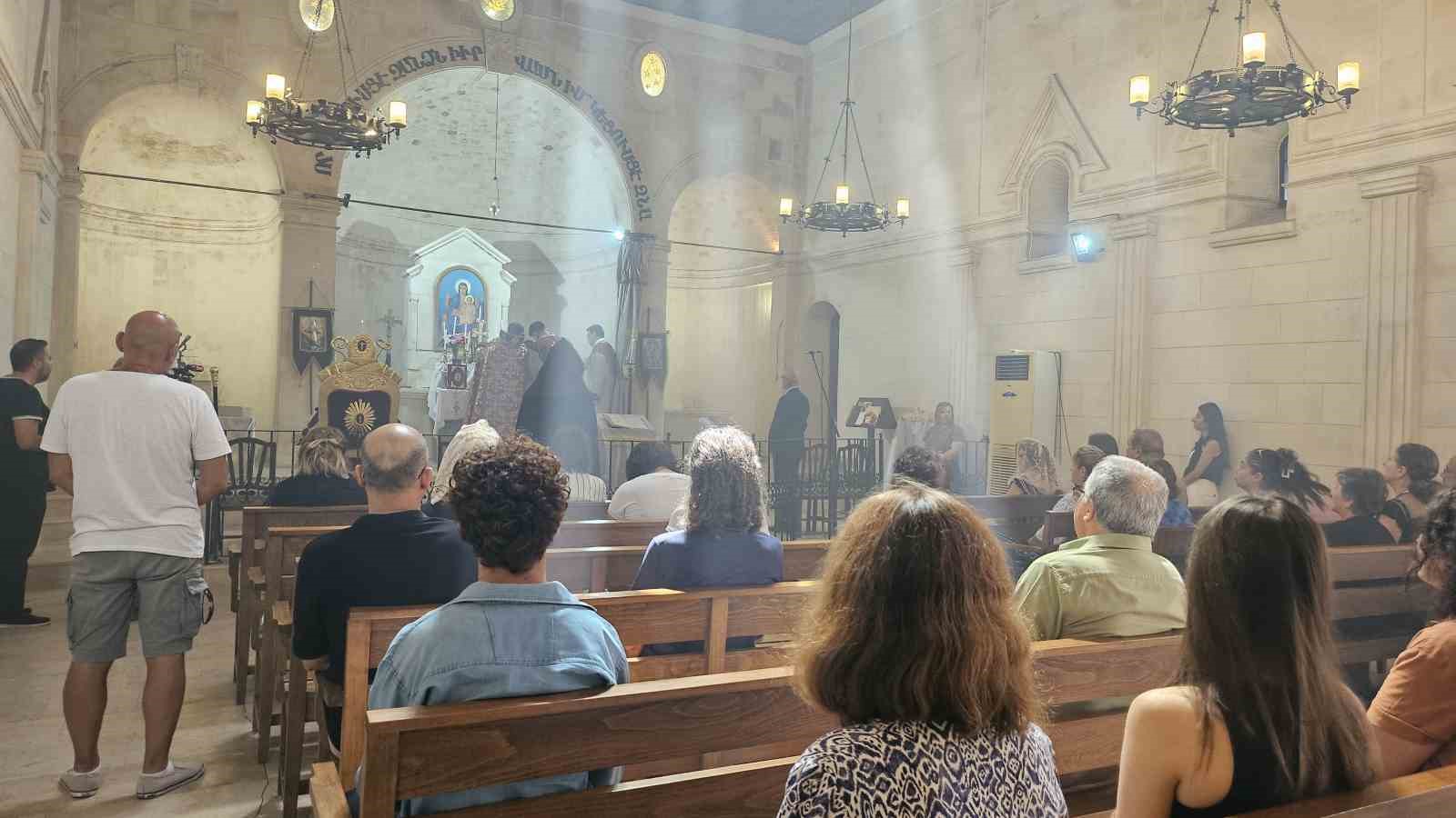 Depremde hasar gören 154 yıllık tarihi kilisede restorasyon çalışmalarına başlandı