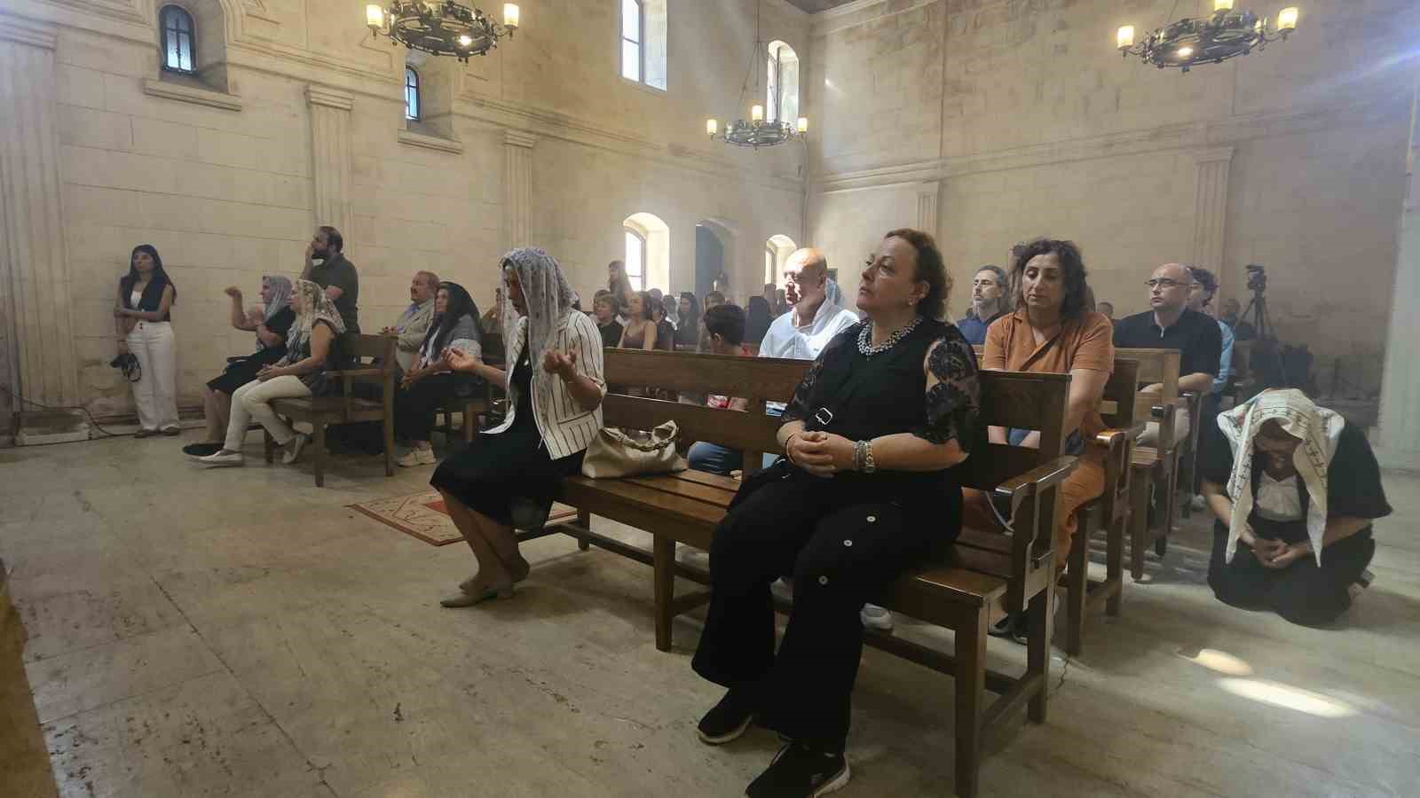 Depremde hasar gören 154 yıllık tarihi kilisede restorasyon çalışmalarına başlandı