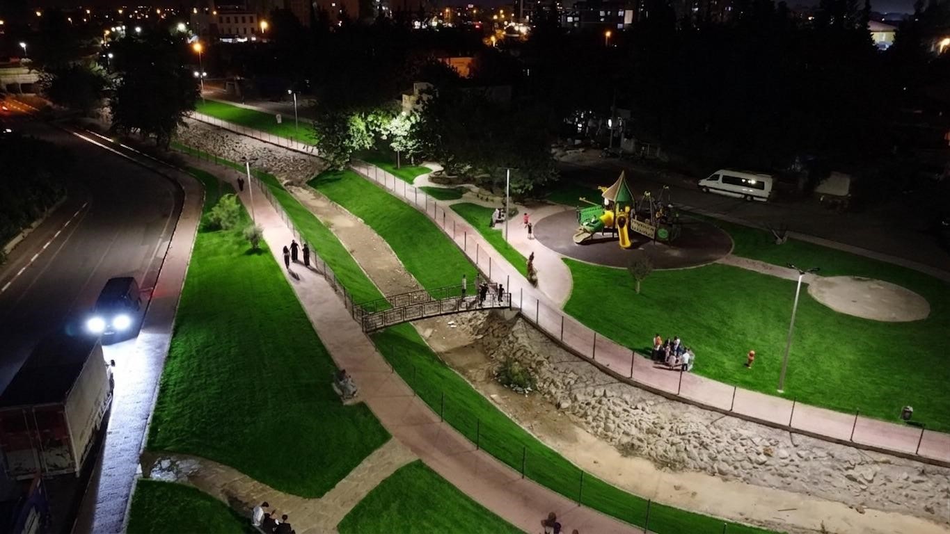 Kepez’de 100’ün üzerinde park aydınlatıldı