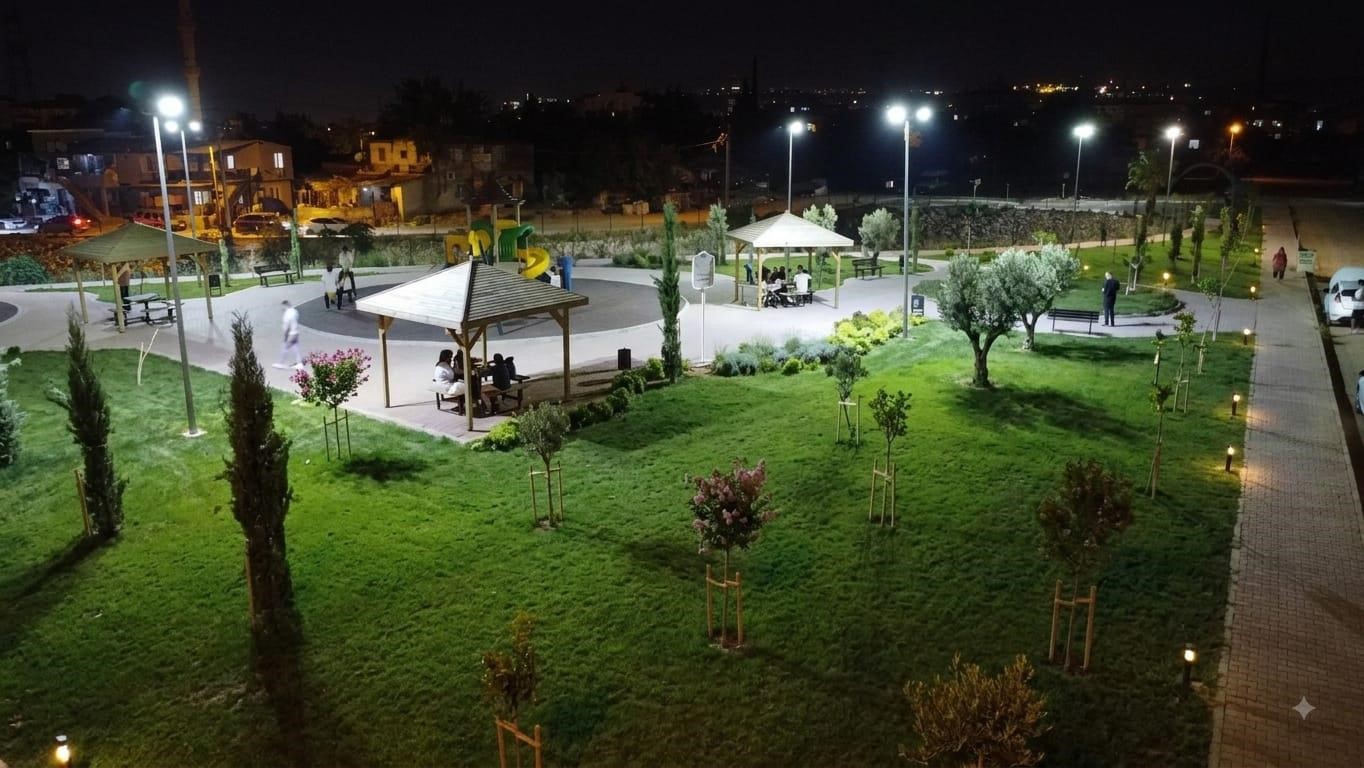 Kepez’de 100’ün üzerinde park aydınlatıldı