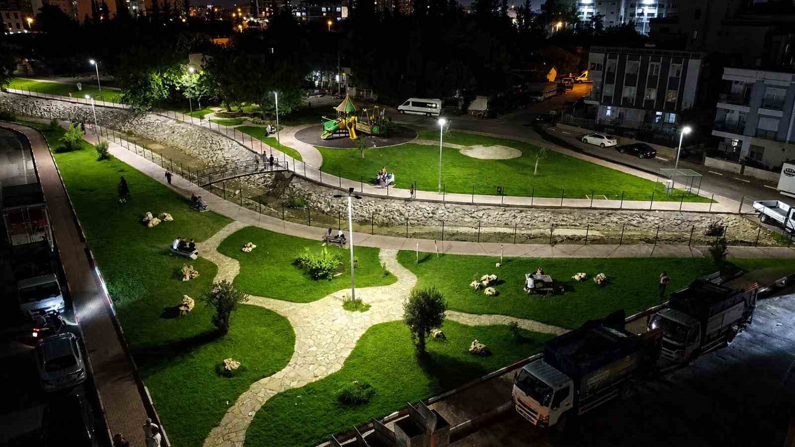 Kepez’de 100’ün üzerinde park aydınlatıldı