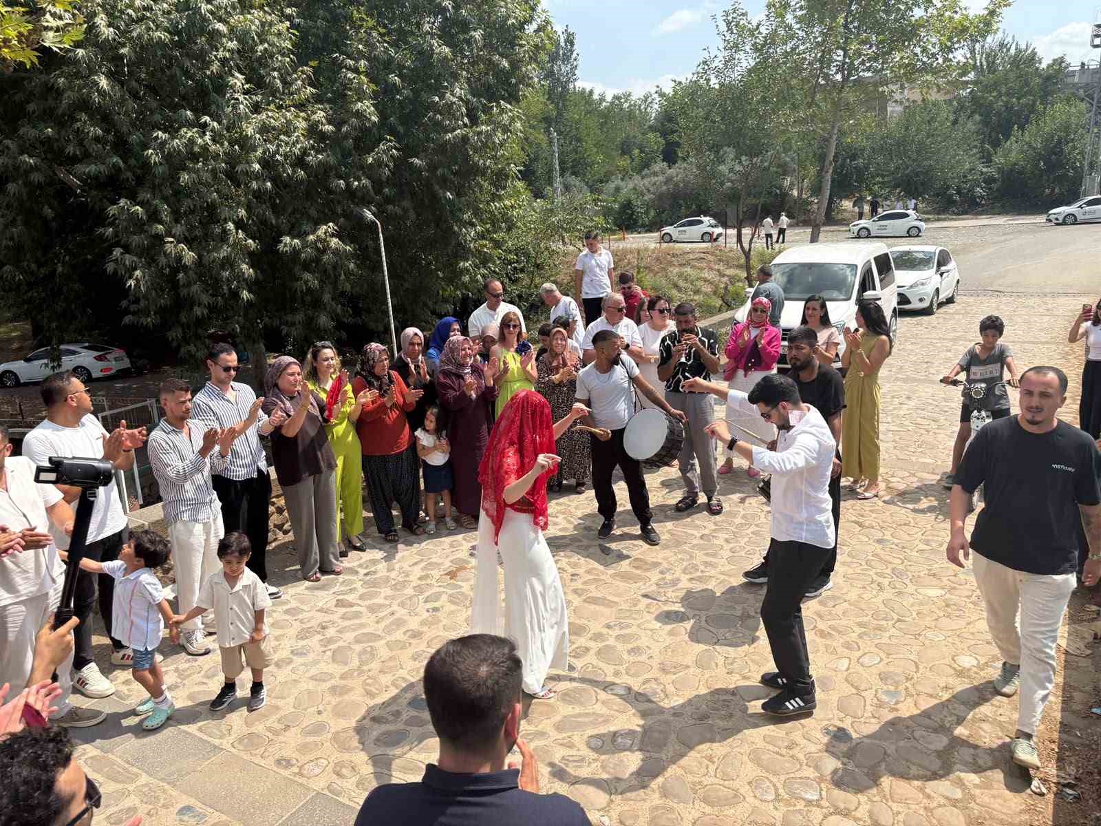 Polonyalı Julia ile Mustafa’nın baklavayla başlayan aşkı düğün pastasıyla taçlandı