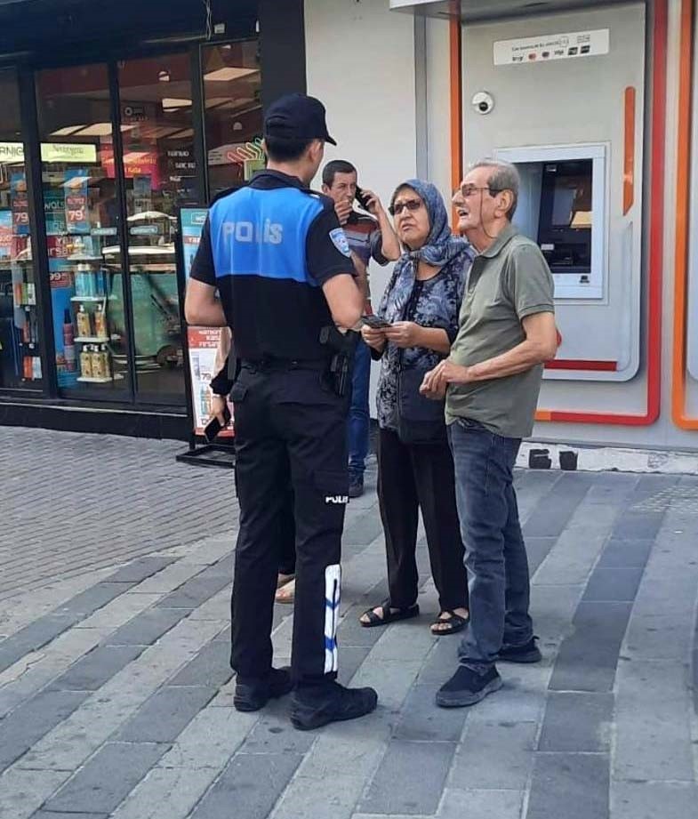 Bursa’da polis ekiplerinden vatandaşlara güvenlik bilgilendirmesi
