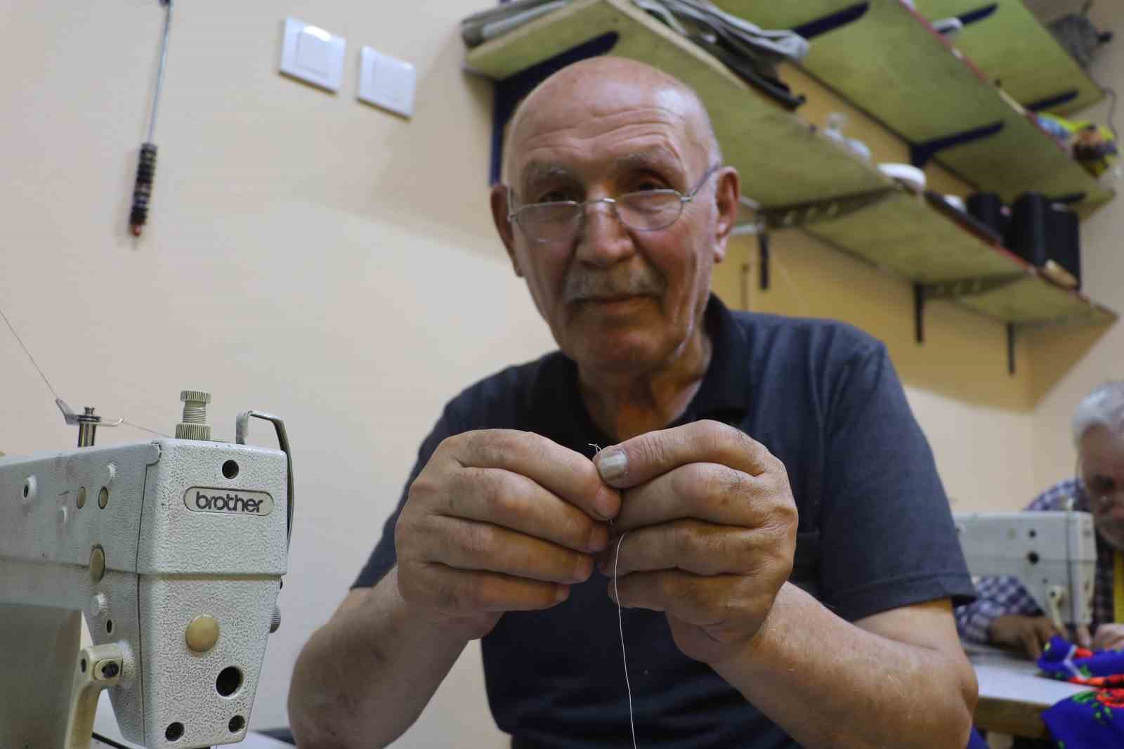 Hazır giyim, terziliği değiştirdi: 65 yıllık terzi iğne ve makasını hiç bırakmadı