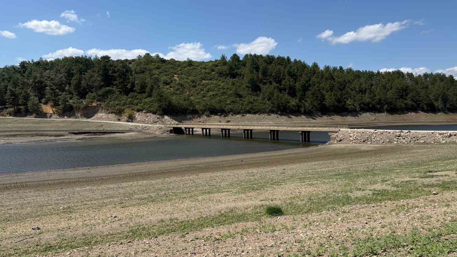 Baraj suları çekildi, köprü ulaşıma açıldı