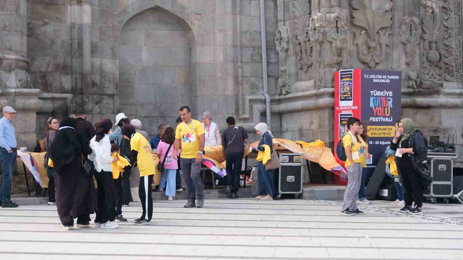 Kültür Yolu Festivali’nin ilk gününde kültür ve sanat şehri sardı