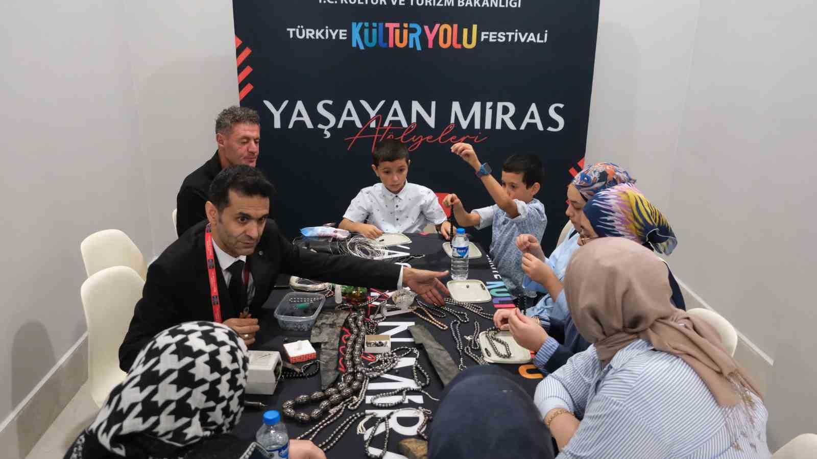 Kültür Yolu Festivali’nin ilk gününde kültür ve sanat şehri sardı