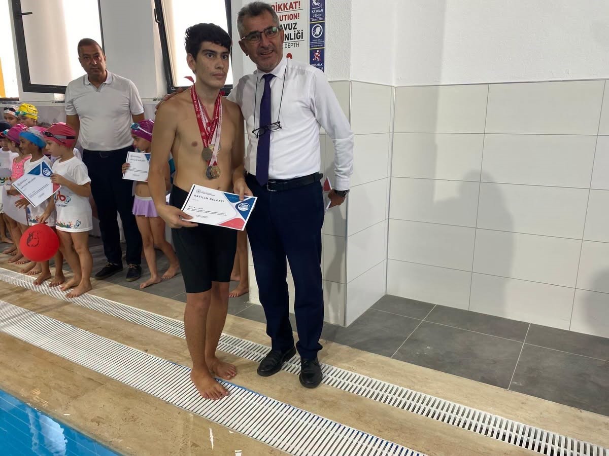 Söke’de çocuklar yüzme eğitimini başarıyla tamamladı