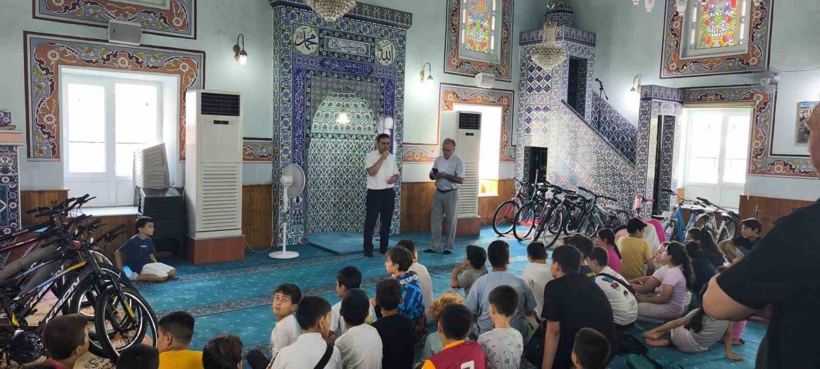 Çine’de Kur’an öğrenen öğrenciler bisikletlerle ödüllendirildi