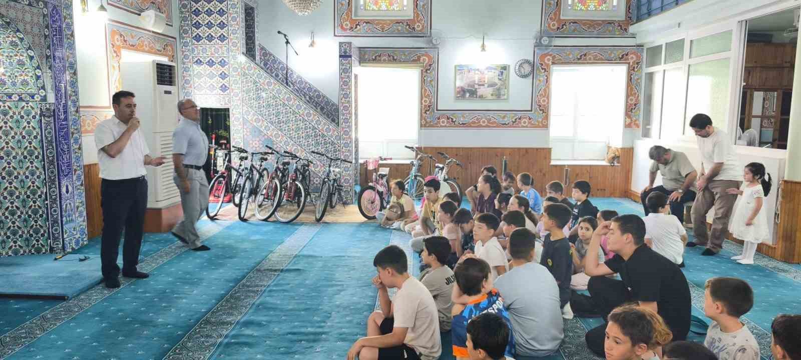 Çine’de Kur’an öğrenen öğrenciler bisikletlerle ödüllendirildi