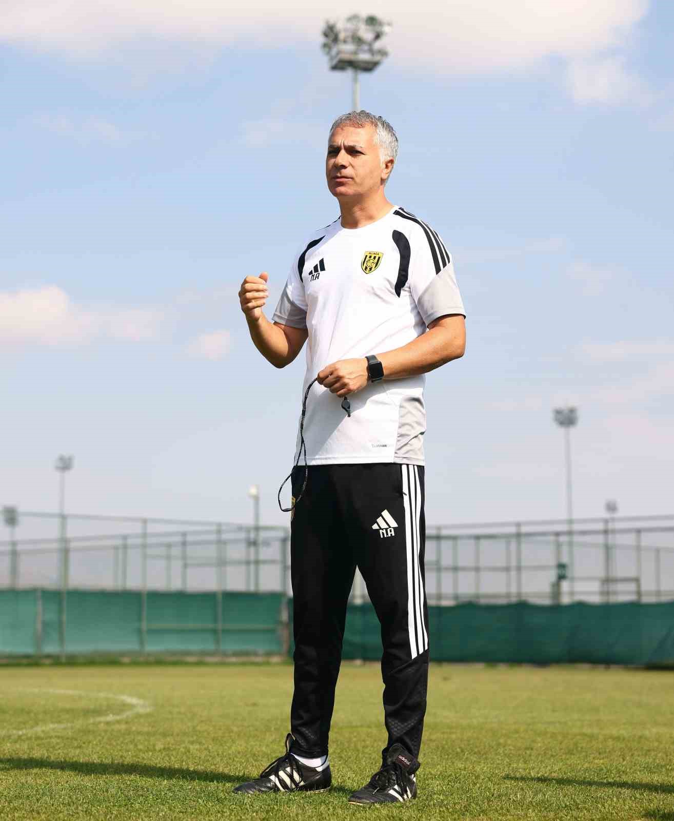 Namet Ateş: "Beklentimizin yüksek olduğu genç oyuncularımız var"