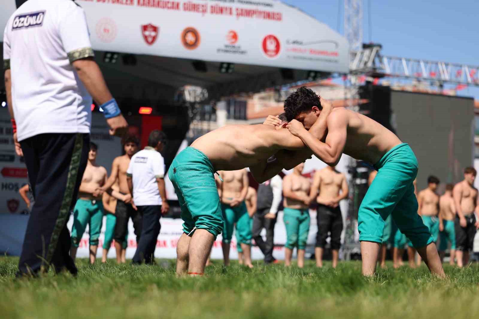 Keçiören 3. Büyük Geleneksel Karakucak Güreş Festivali’nde pehlivanlar ödüllerine kavuştu