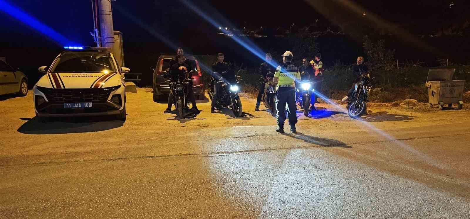 Bilecik’te motosiklet sürücülerine güvenli sürüş eğitimi