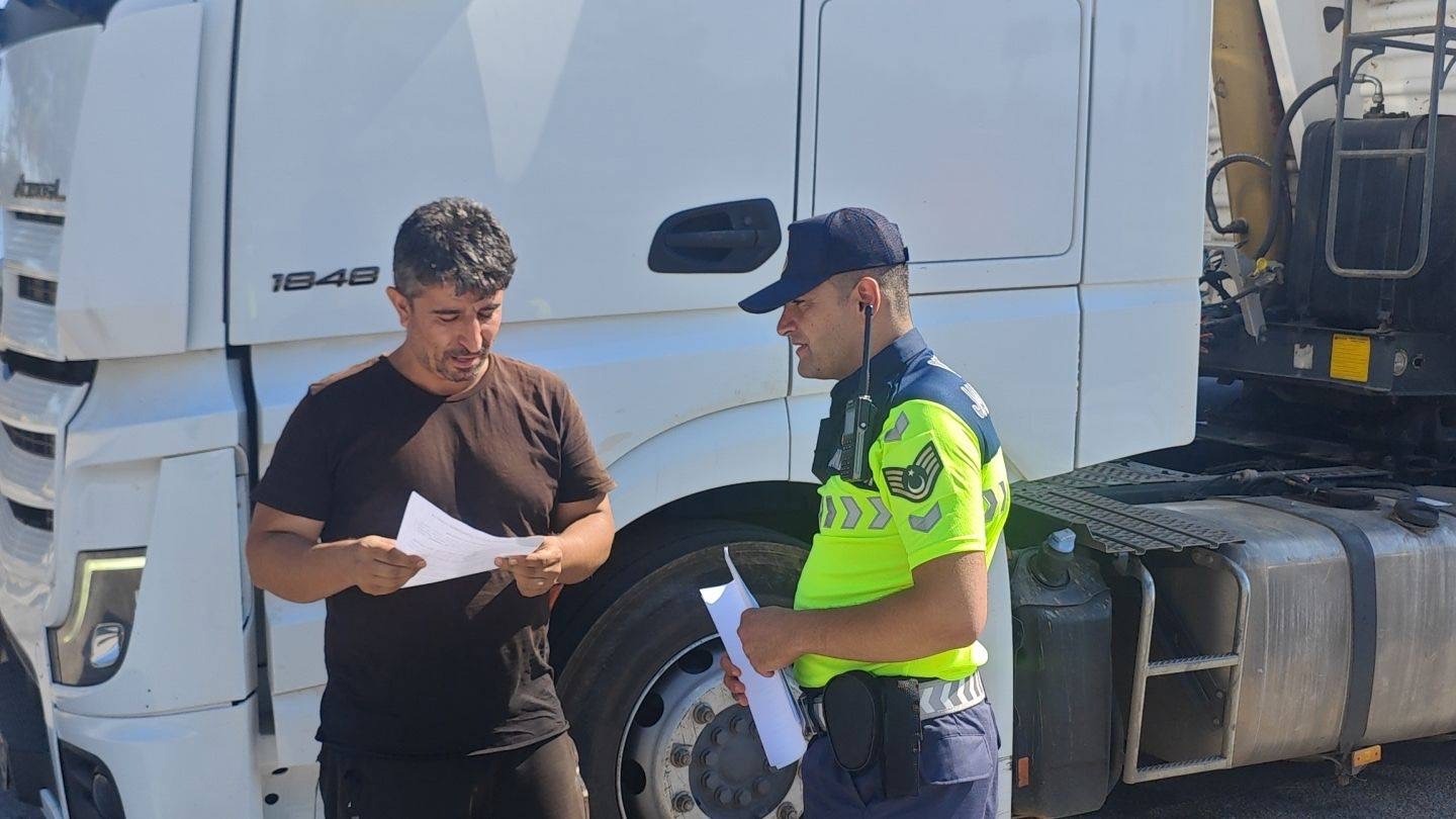 Otoyol jandarmasından bilgilendirme faaliyeti