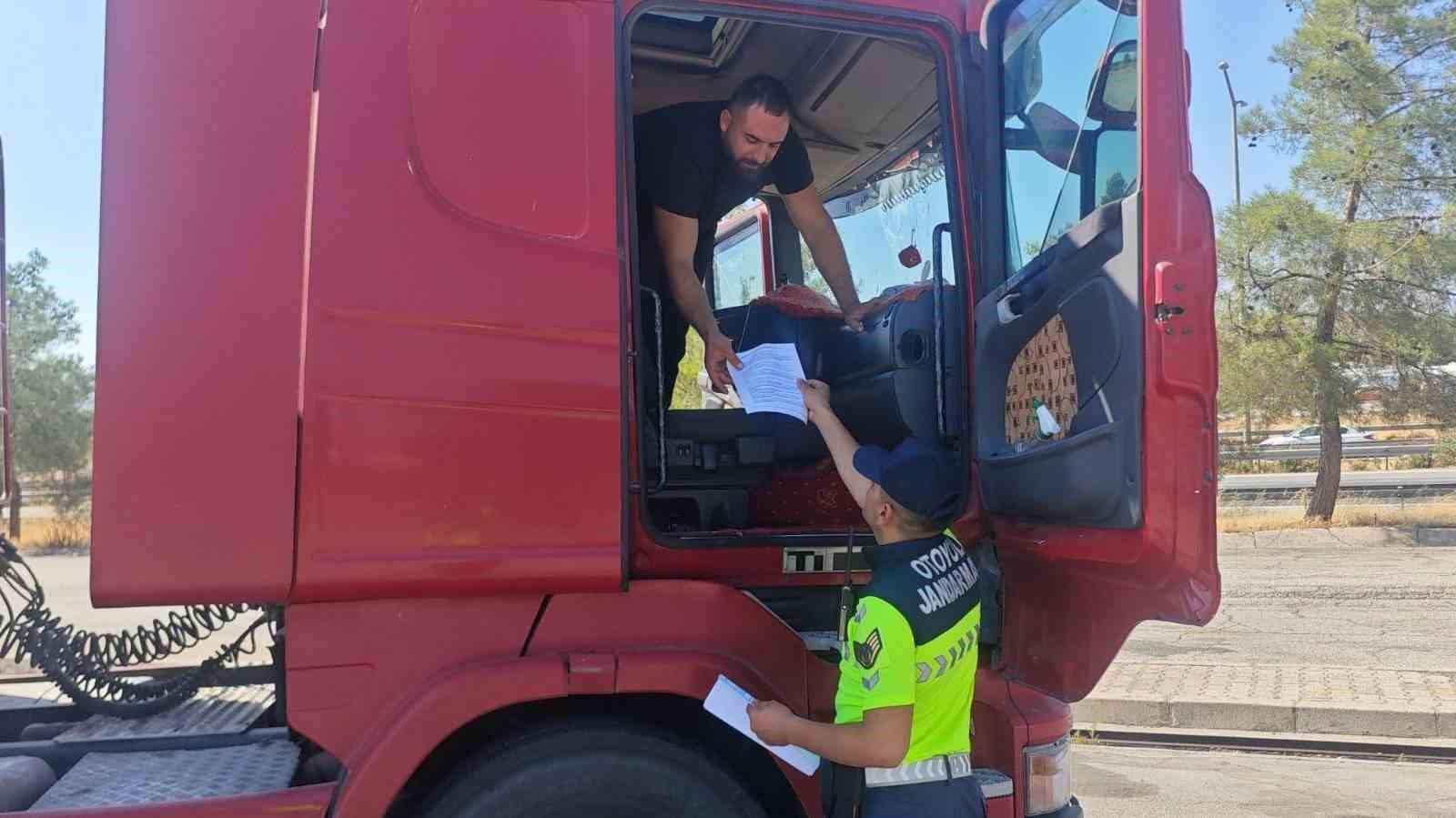 Otoyol jandarmasından bilgilendirme faaliyeti