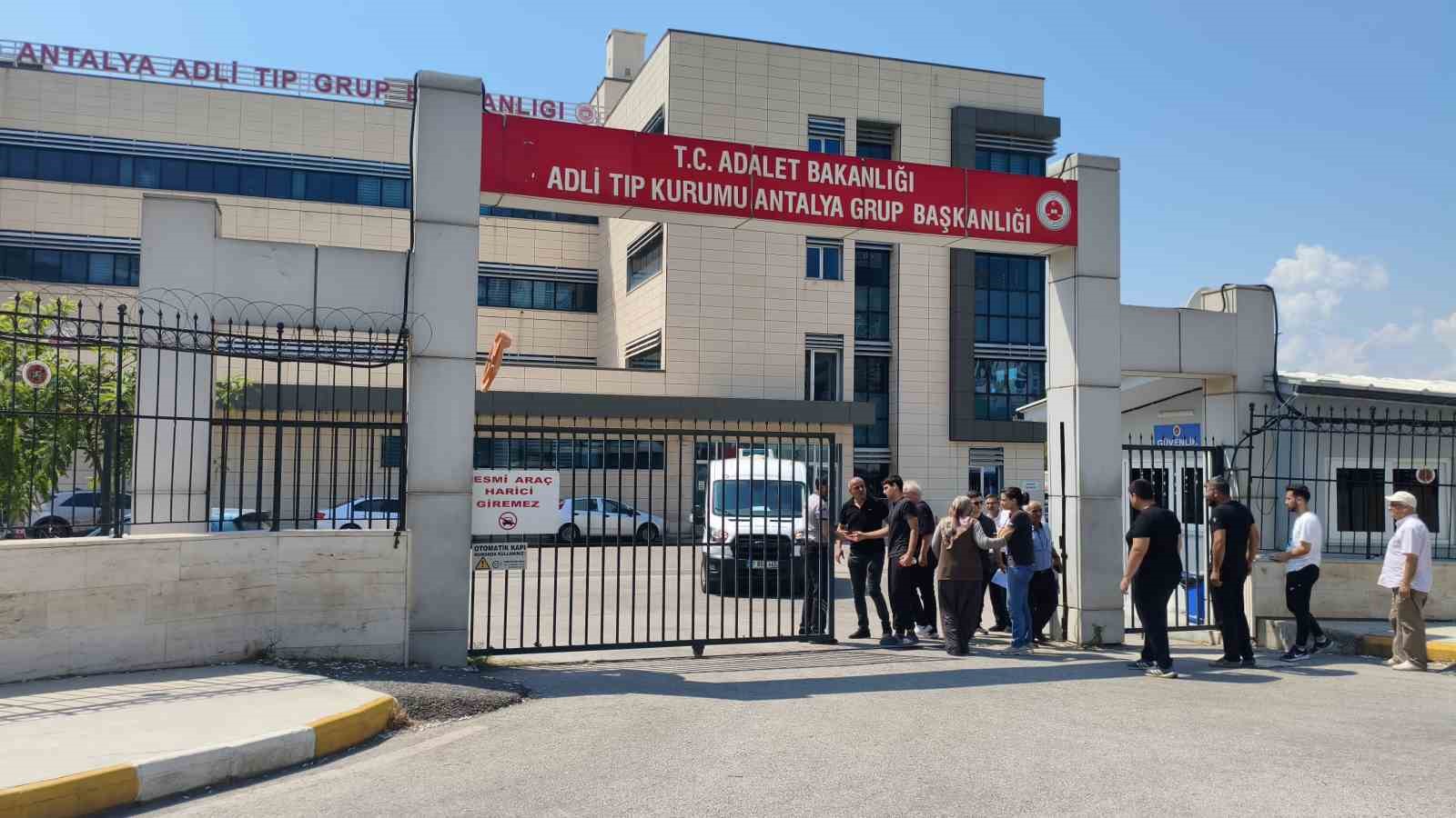 Feci kazada hayatını kaybeden çiftin cenazeleri yakınları tarafından teslim alındı