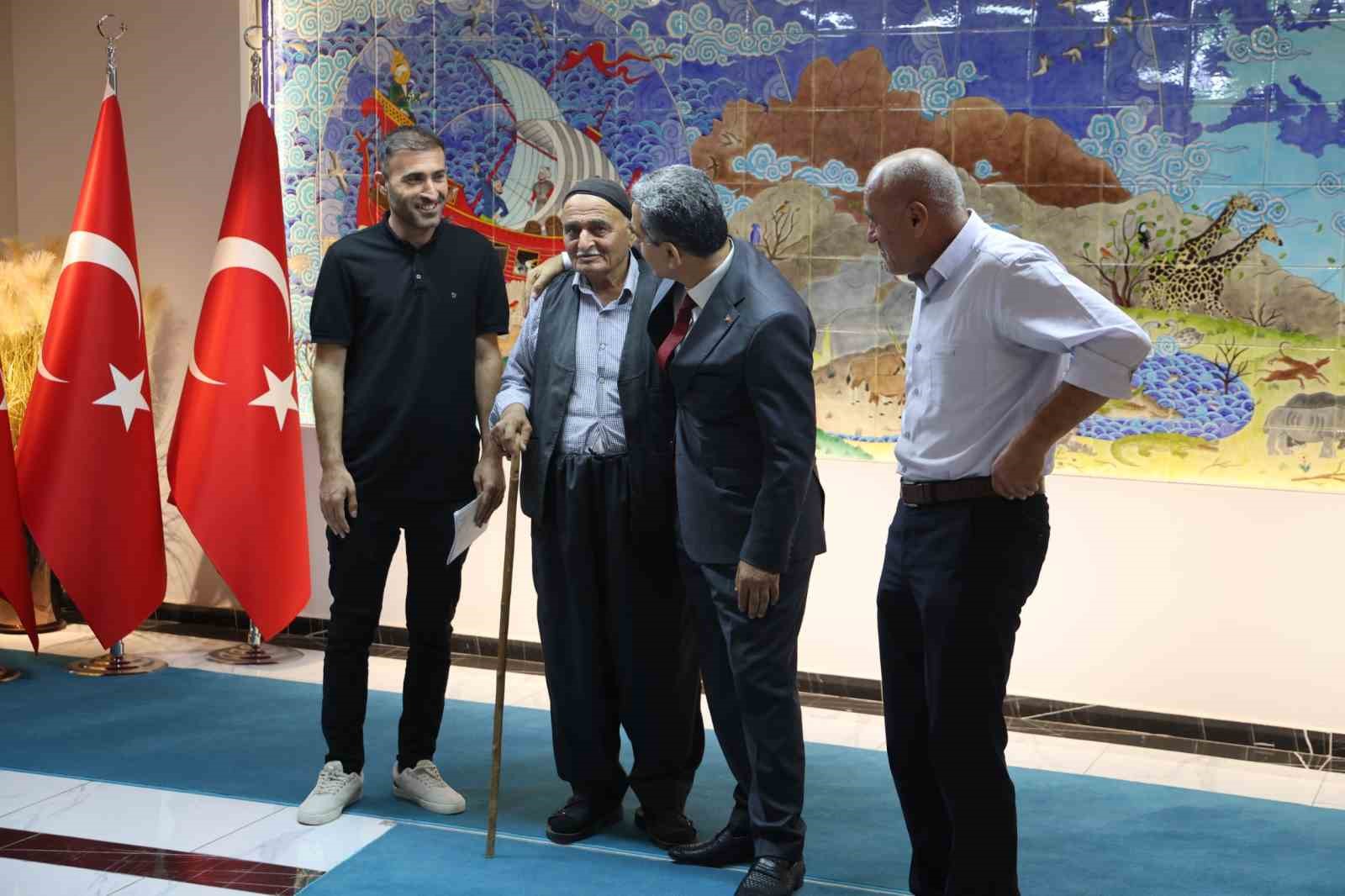 Vali Ekici hafta sonunu vatandaşlara ayırdı: 2 günde 50 vatandaşla görüştü