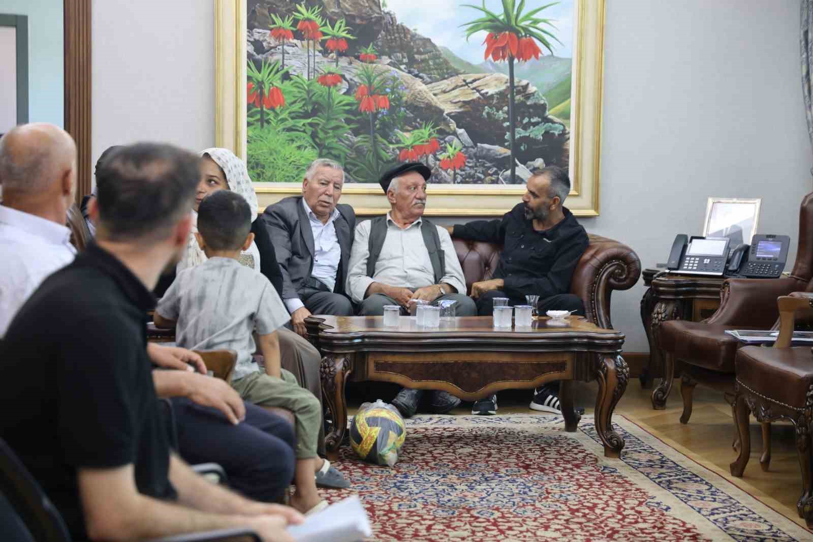 Vali Ekici hafta sonunu vatandaşlara ayırdı: 2 günde 50 vatandaşla görüştü
