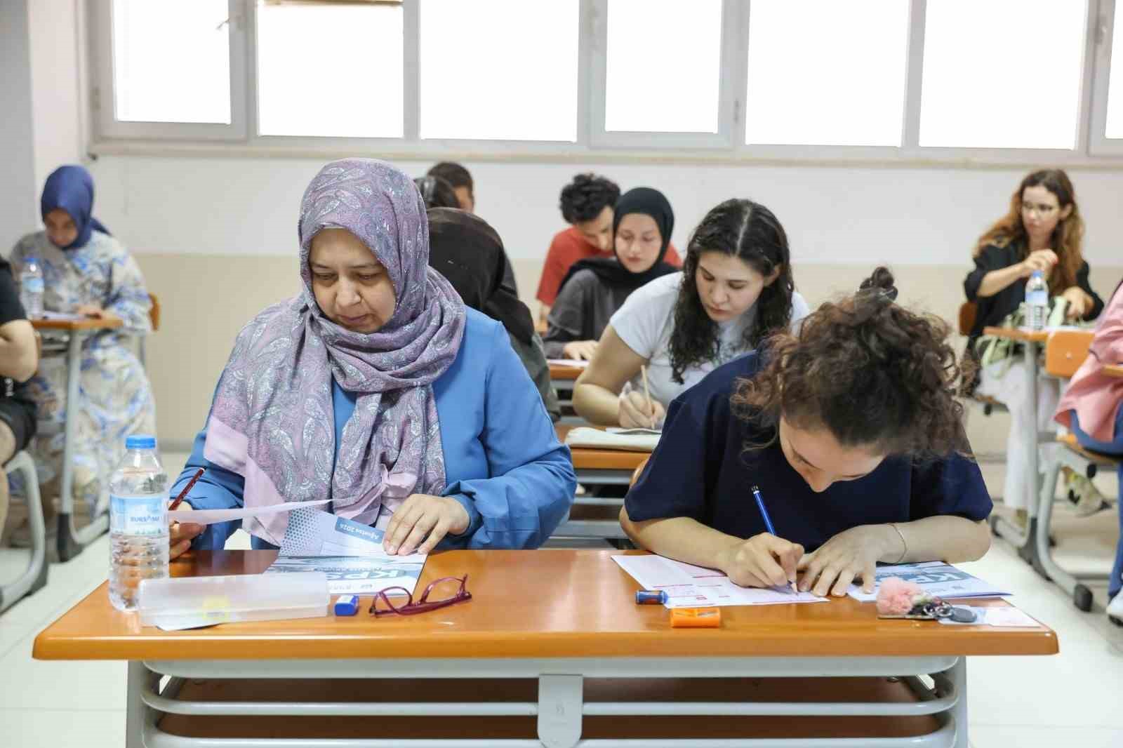 Büyükşehir’den memur adaylarına KPSS provası