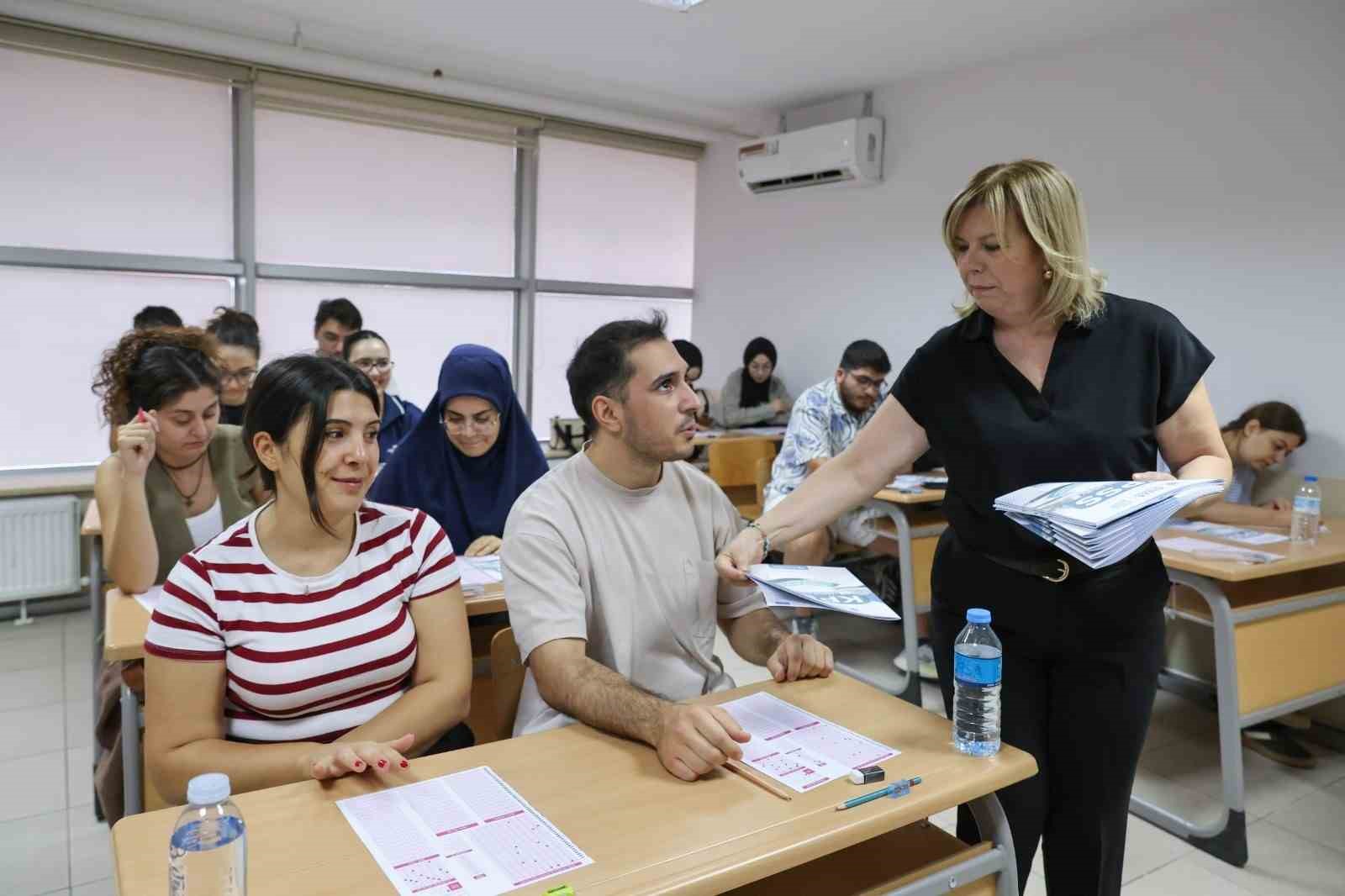Büyükşehir’den memur adaylarına KPSS provası