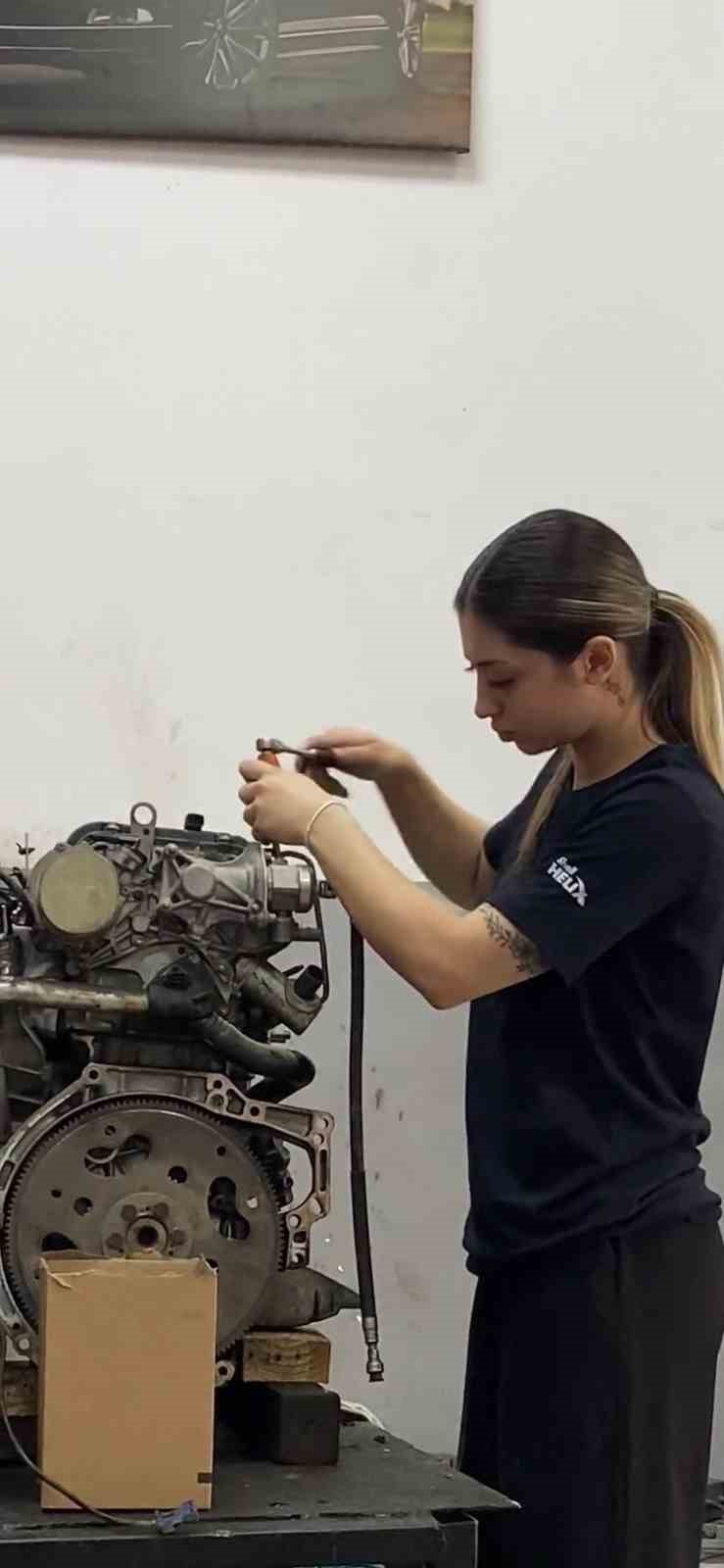 Kadınların da yapabileceğini gösterdi: 19 yaşındaki genç kız tamirhanede ter döküyor