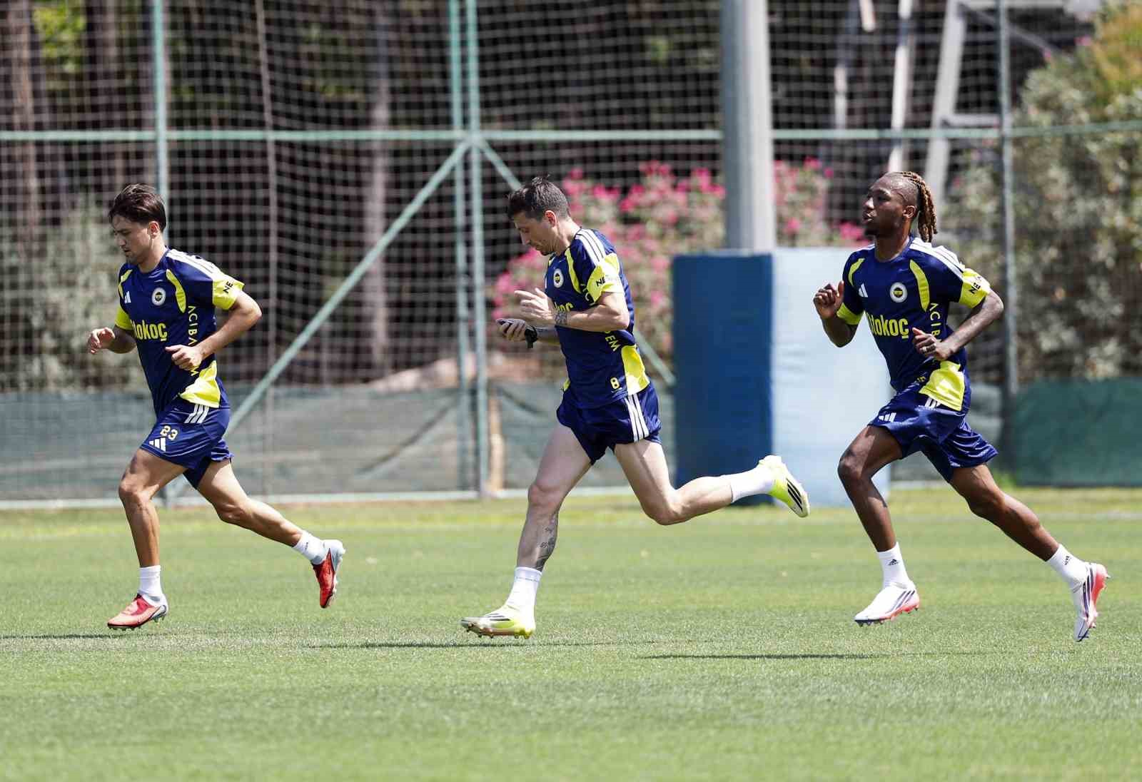 Fenerbahçe, Olympique Lyon maçı hazırlıklarına ara vermeden başladı