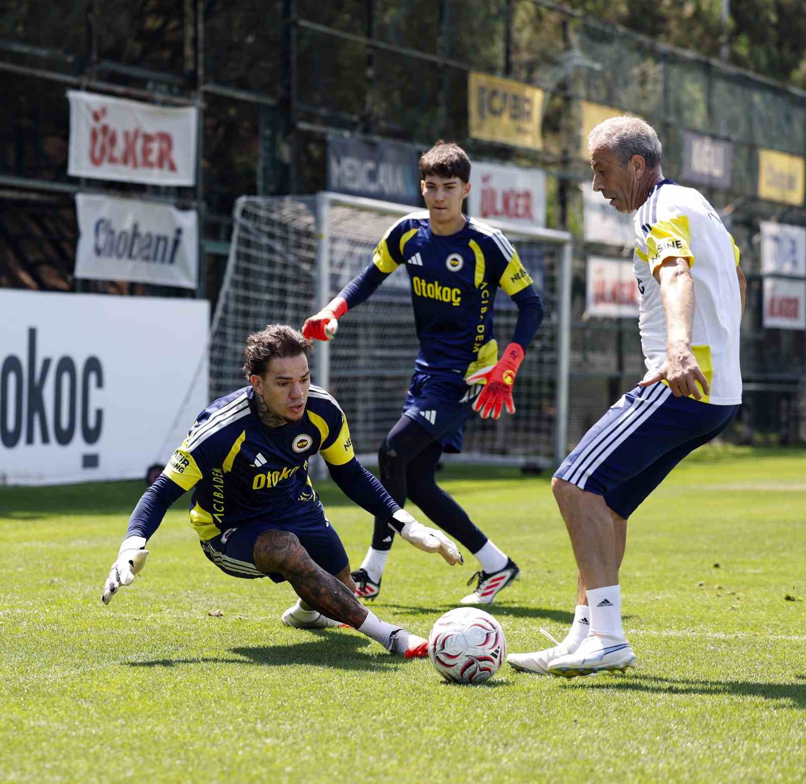 Fenerbahçe, Olympique Lyon maçı hazırlıklarına ara vermeden başladı