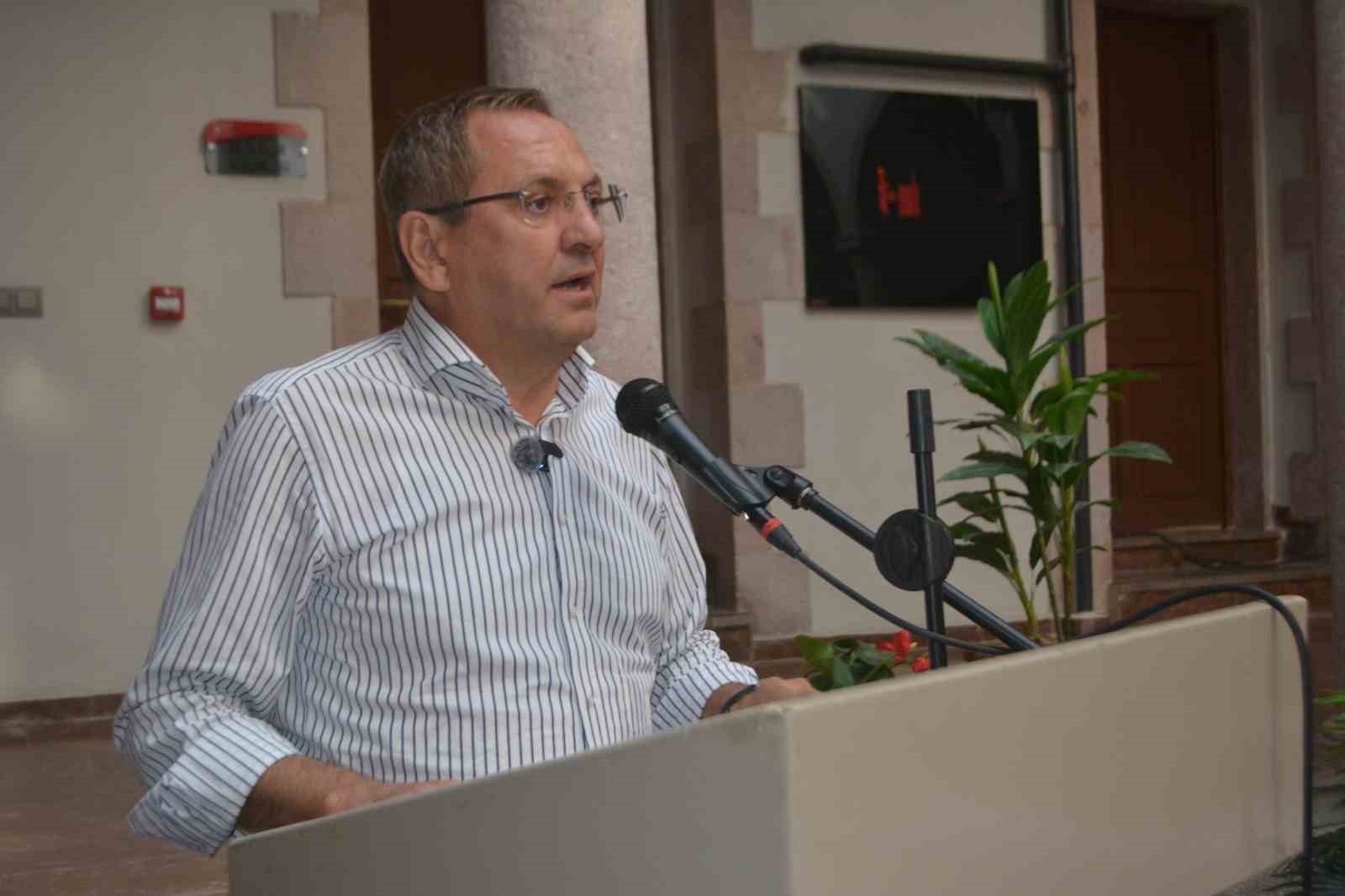 Ayvalık’ın üretim ve kent tarihi kitapla geleceğe taşınıyor