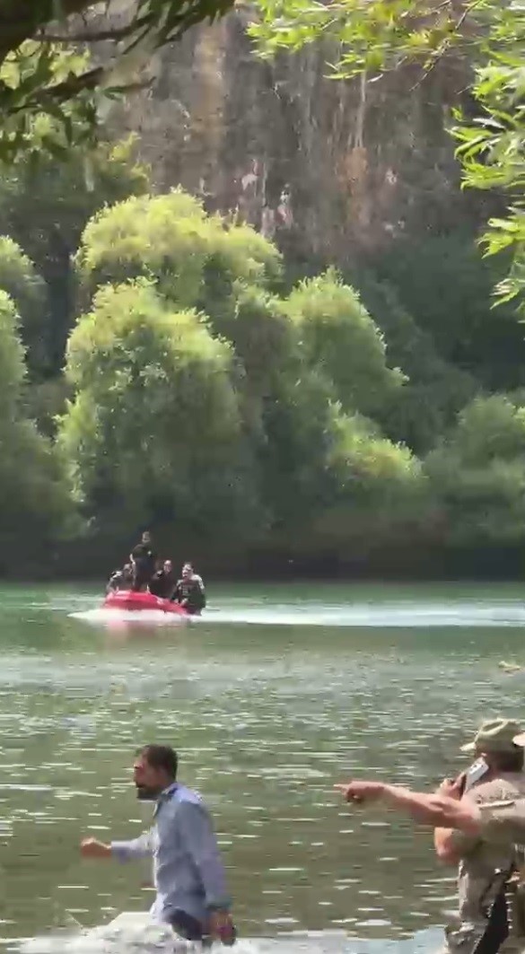 Şırnak’ta 4 kadının bindiği bot devrildi: 1 ölü