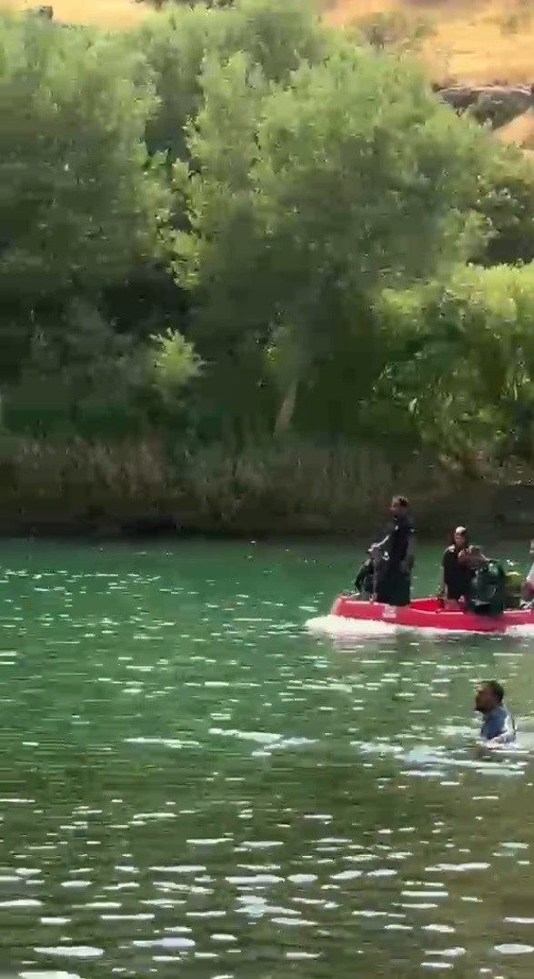 Şırnak’ta 4 kadının bindiği bot devrildi: 1 ölü