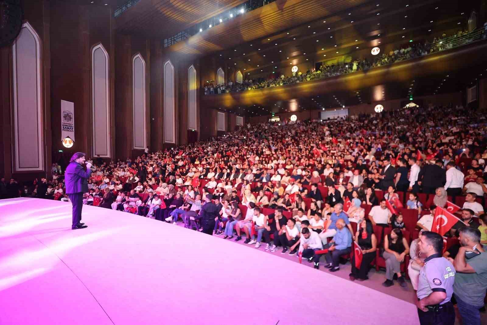 Şahinbey Belediyesi, Ahmet Şafak’ı Gazianteplilerle buluşturdu