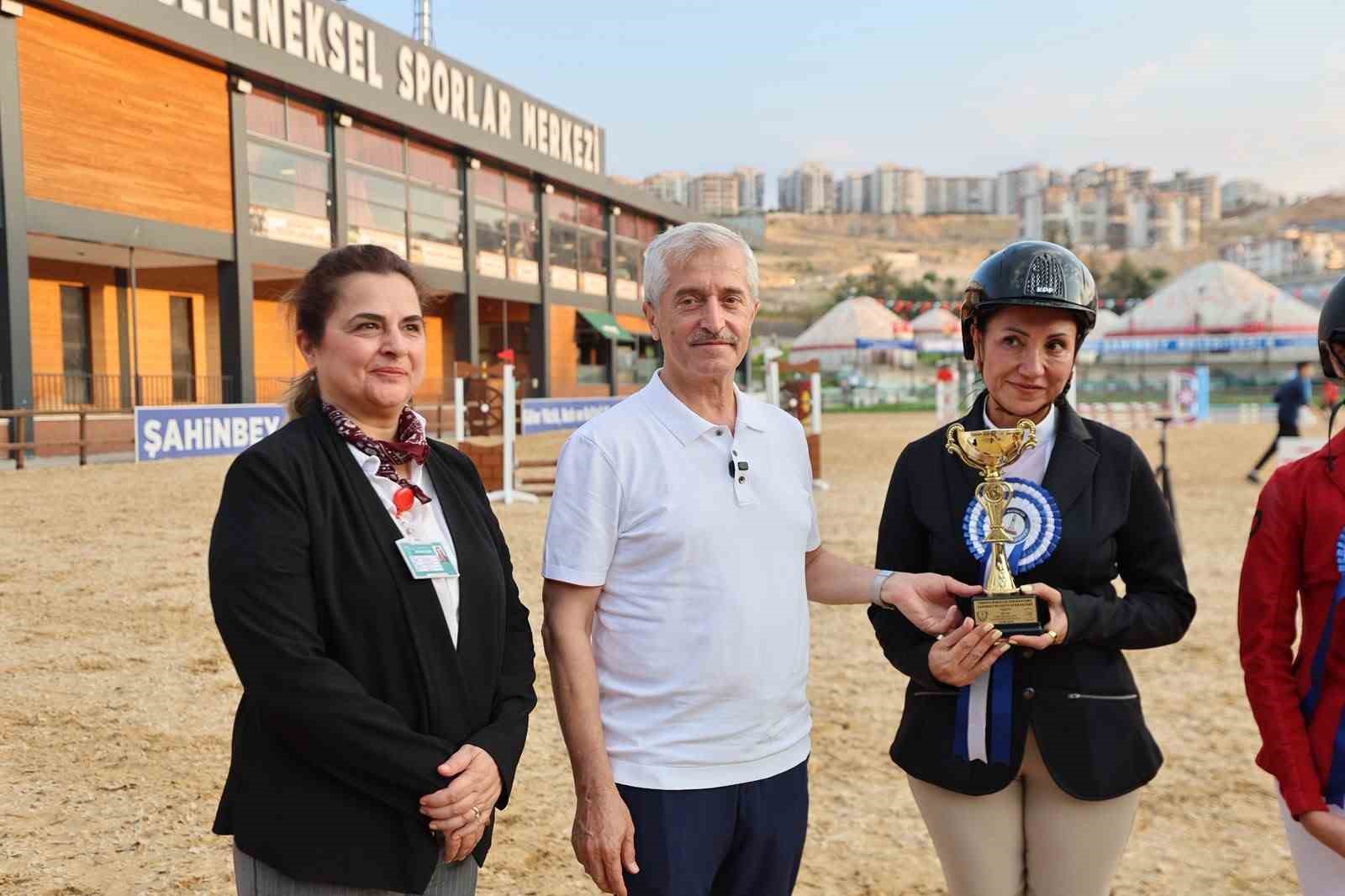 Şahinbey’de engel atlama heyecanı