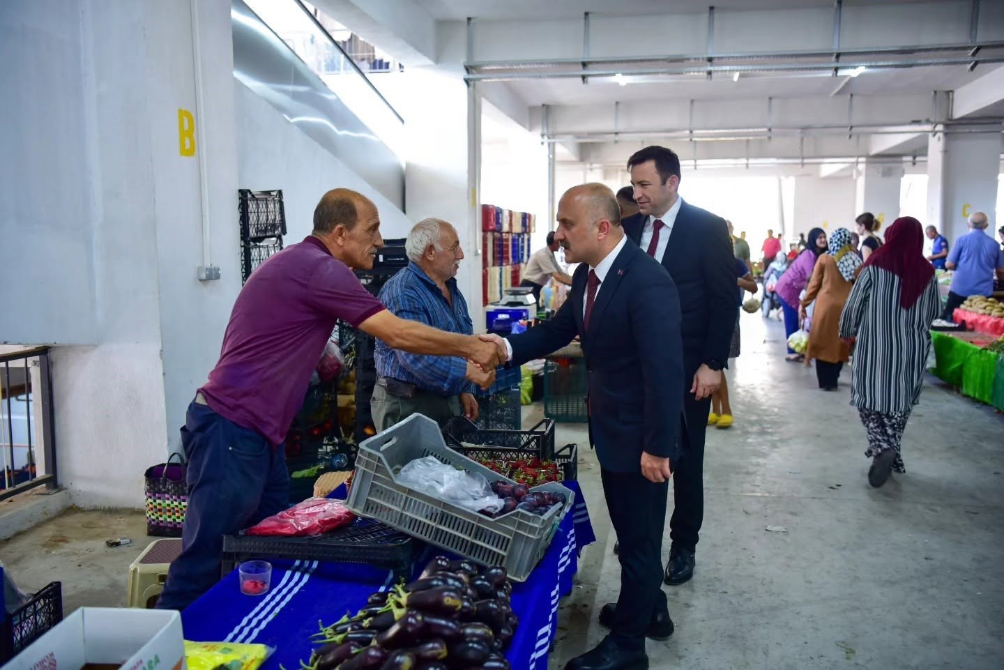 Vali Varol, Buharkent’te esnaf ve vatandaşlarla bir araya geldi