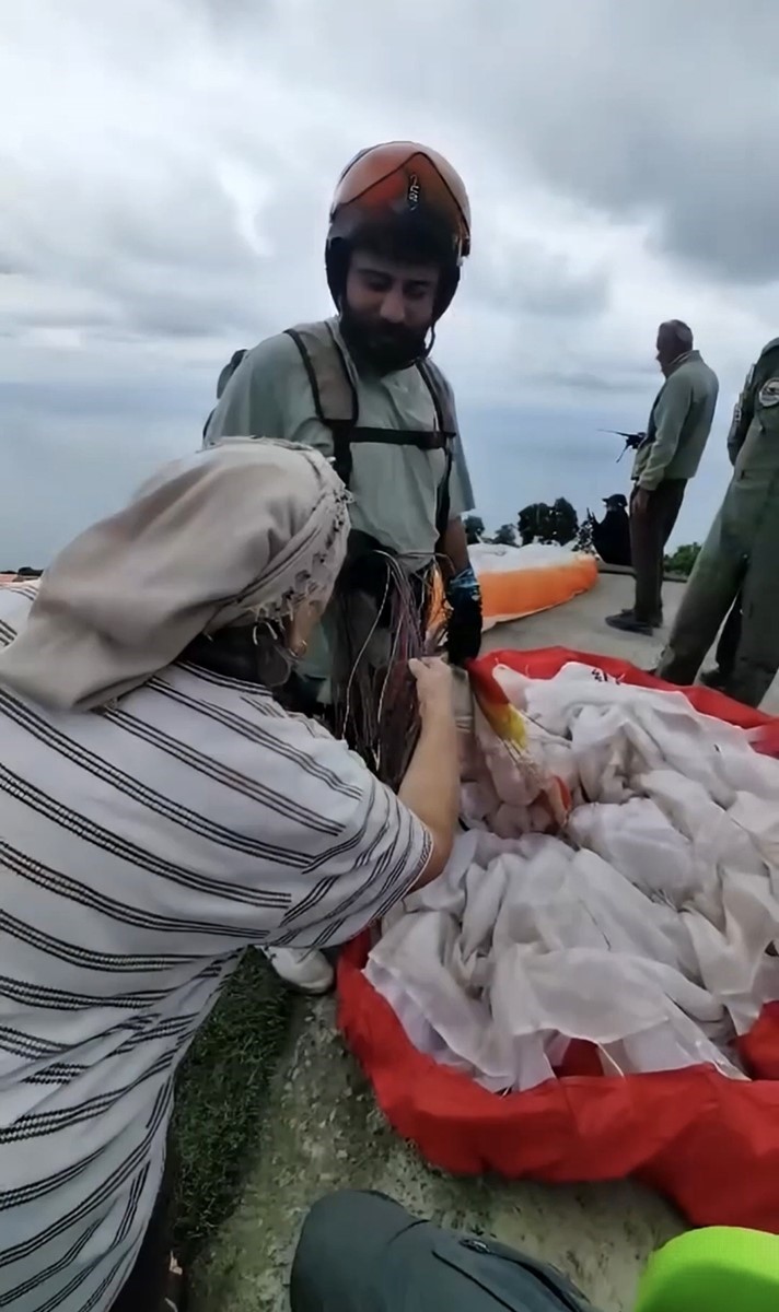 Karadenizli kadınların yamaç paraşütü şaşkınlığı