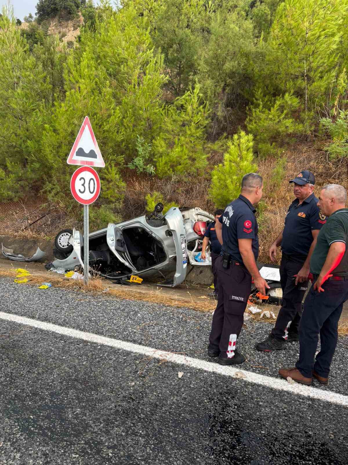Aydın’da şarampole yuvarlanan otomobil takla attı: 5 yaralı