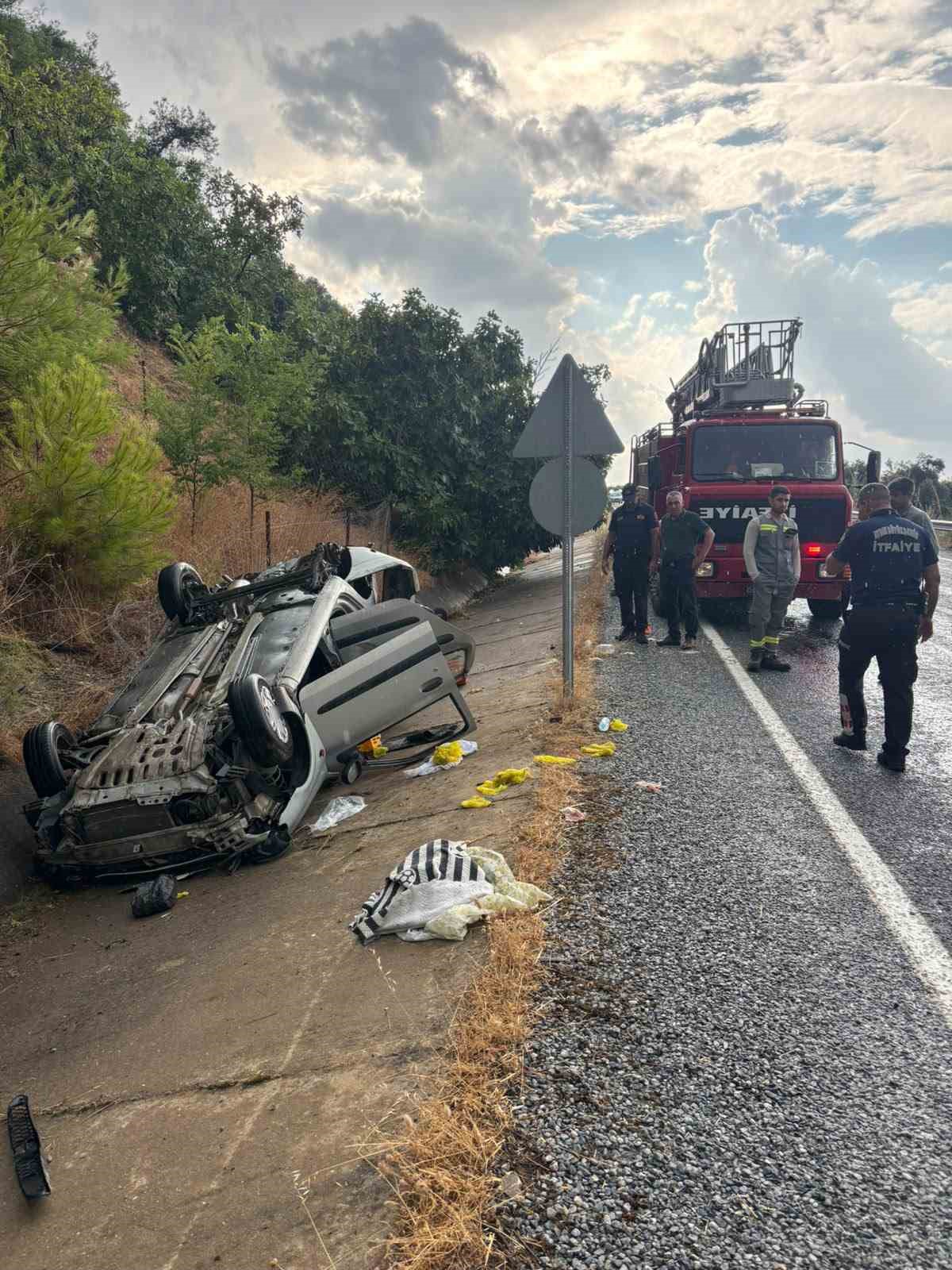 Aydın’da şarampole yuvarlanan otomobil takla attı: 5 yaralı