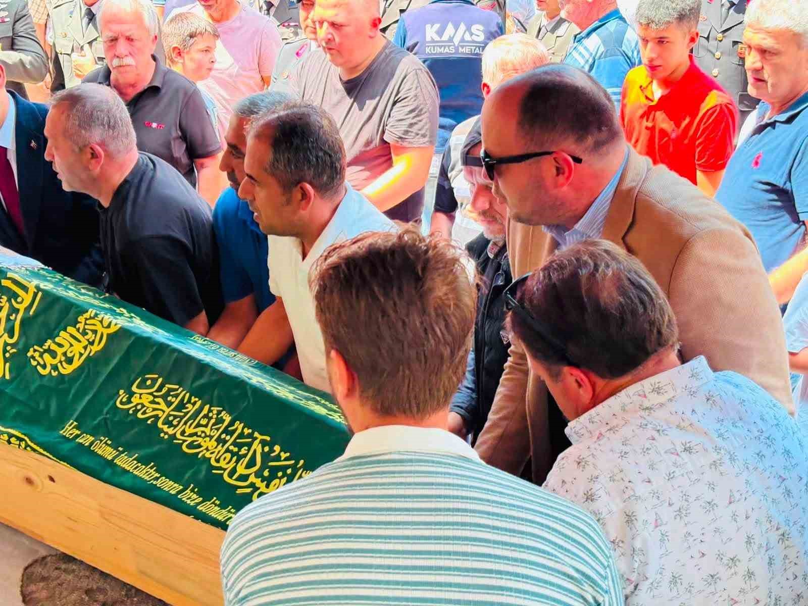 Bolulu şehit Ziya Sarpkaya’nın annesi son yolculuğuna uğurlandı