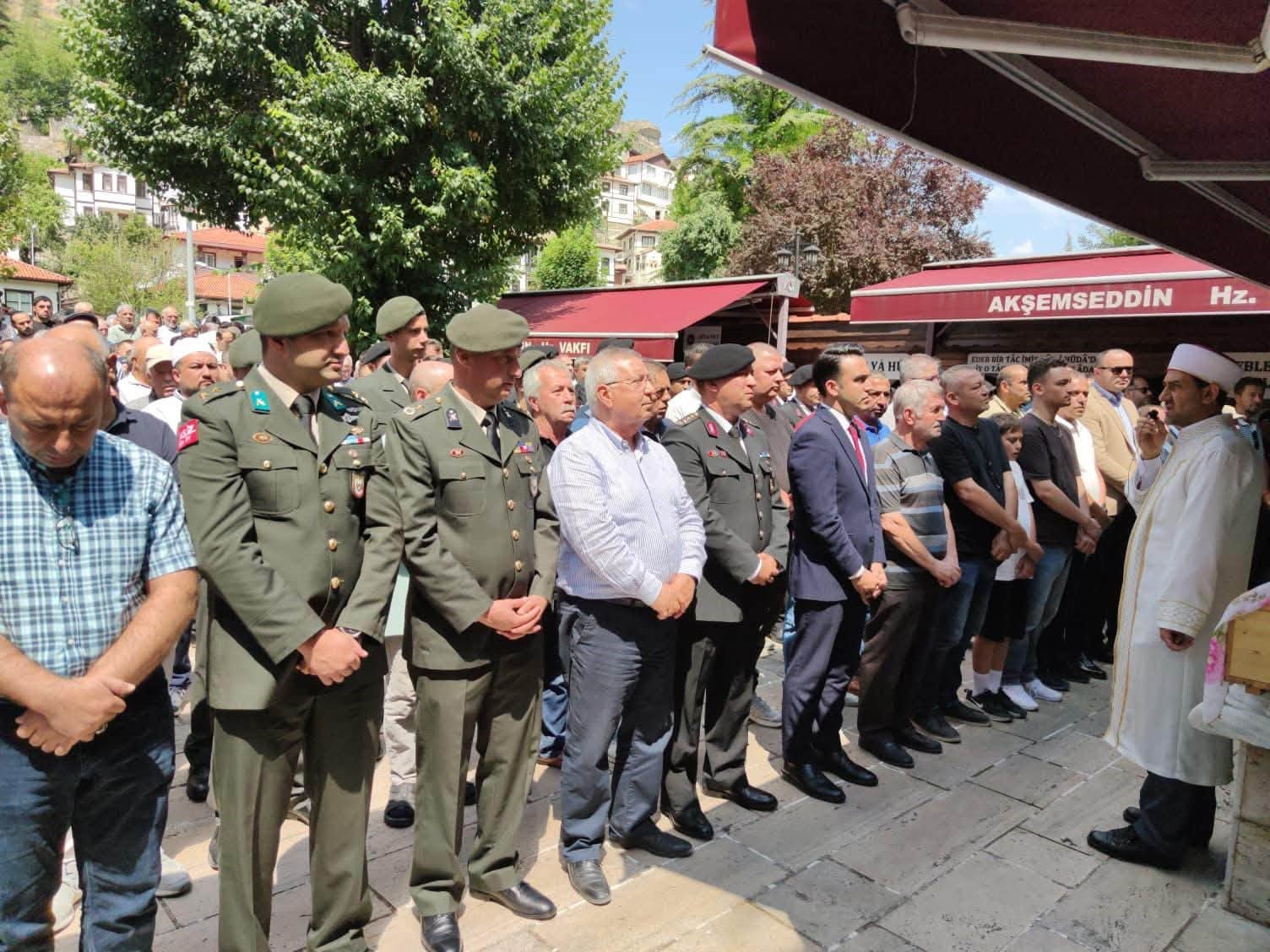 Bolulu şehit Ziya Sarpkaya’nın annesi son yolculuğuna uğurlandı