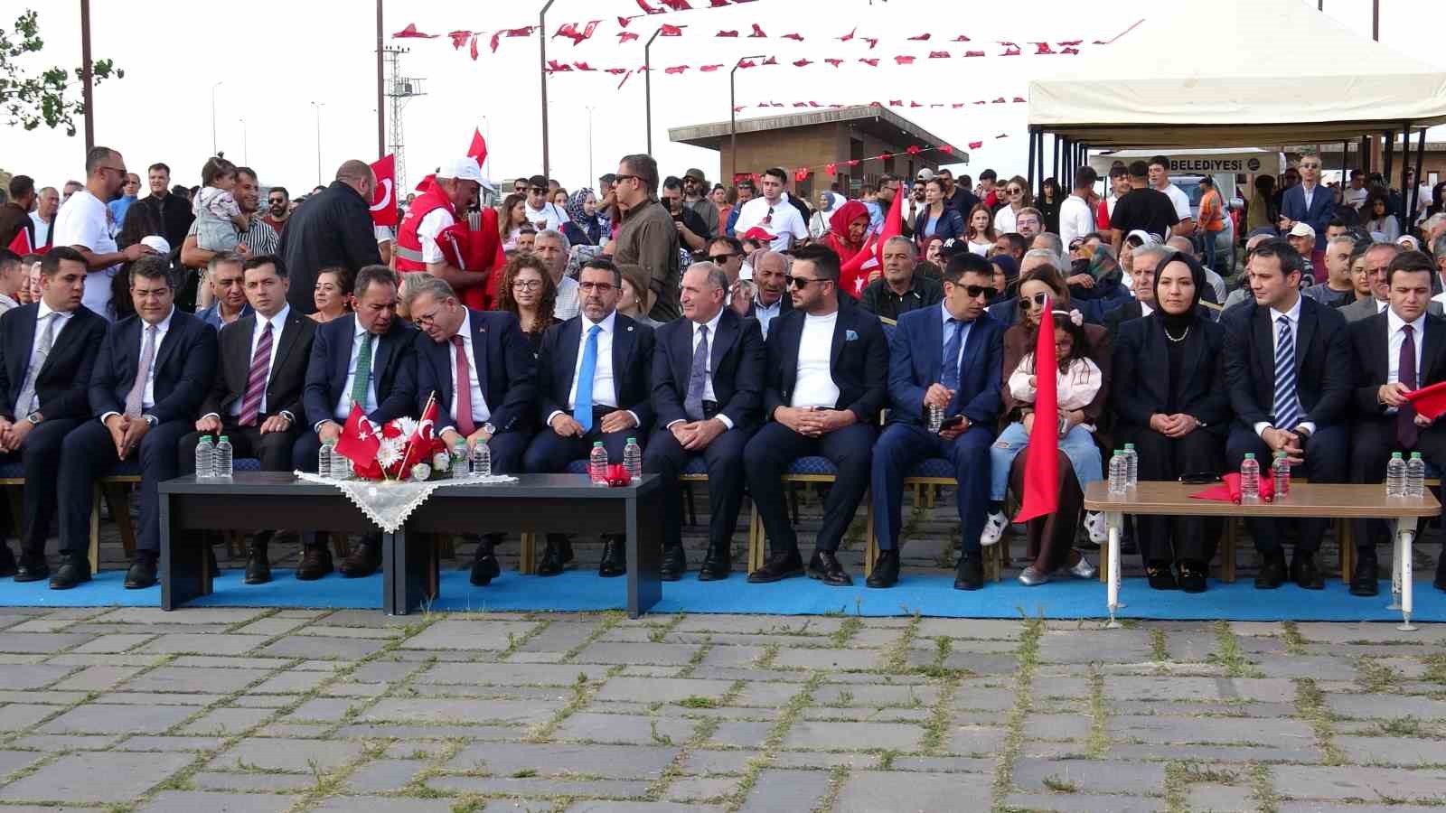 Ani’nin fethinin 962. yıl dönümünde Çelik Kanatlar’ın gösterisi nefes kesti