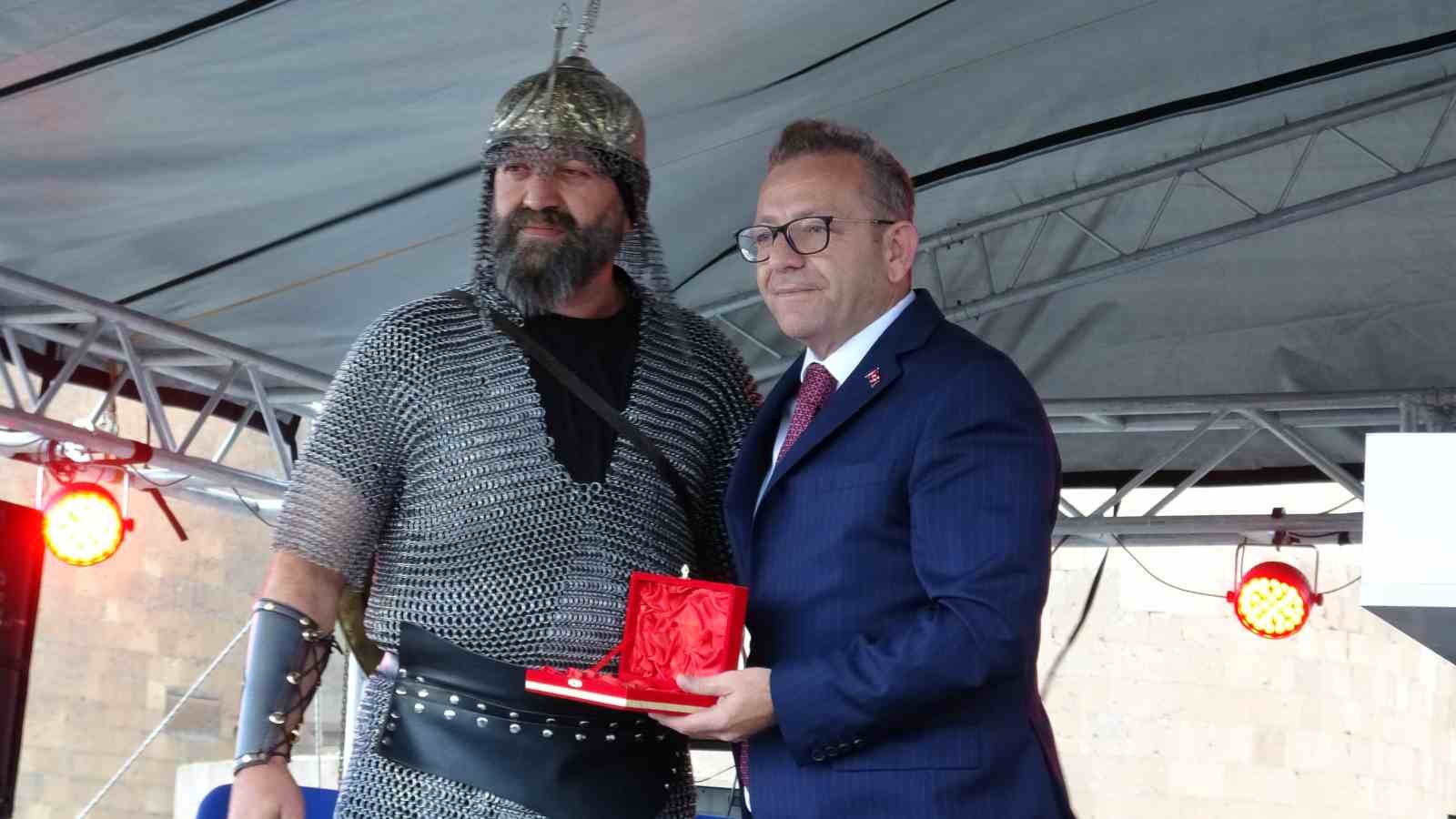 Ani’nin fethinin 962. yıl dönümünde Çelik Kanatlar’ın gösterisi nefes kesti