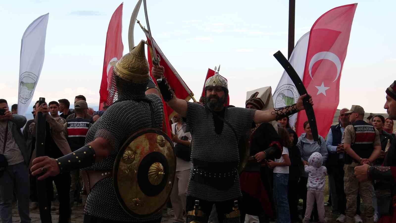 Ani’nin fethinin 962. yıl dönümünde Çelik Kanatlar’ın gösterisi nefes kesti